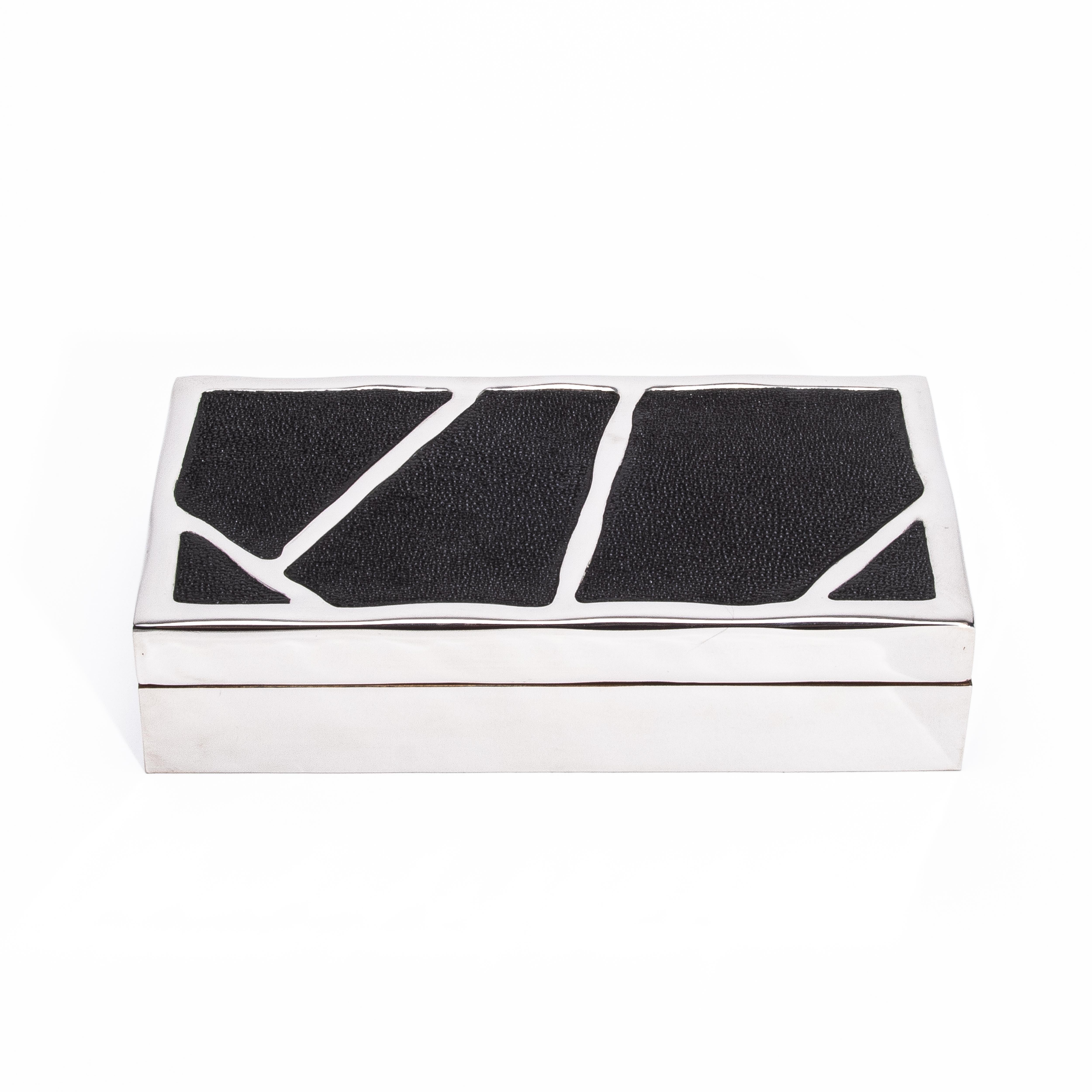 Caja moderna de piel de zapa negra con acero inoxidable pulido de R&Y Augousti Art Decó en venta