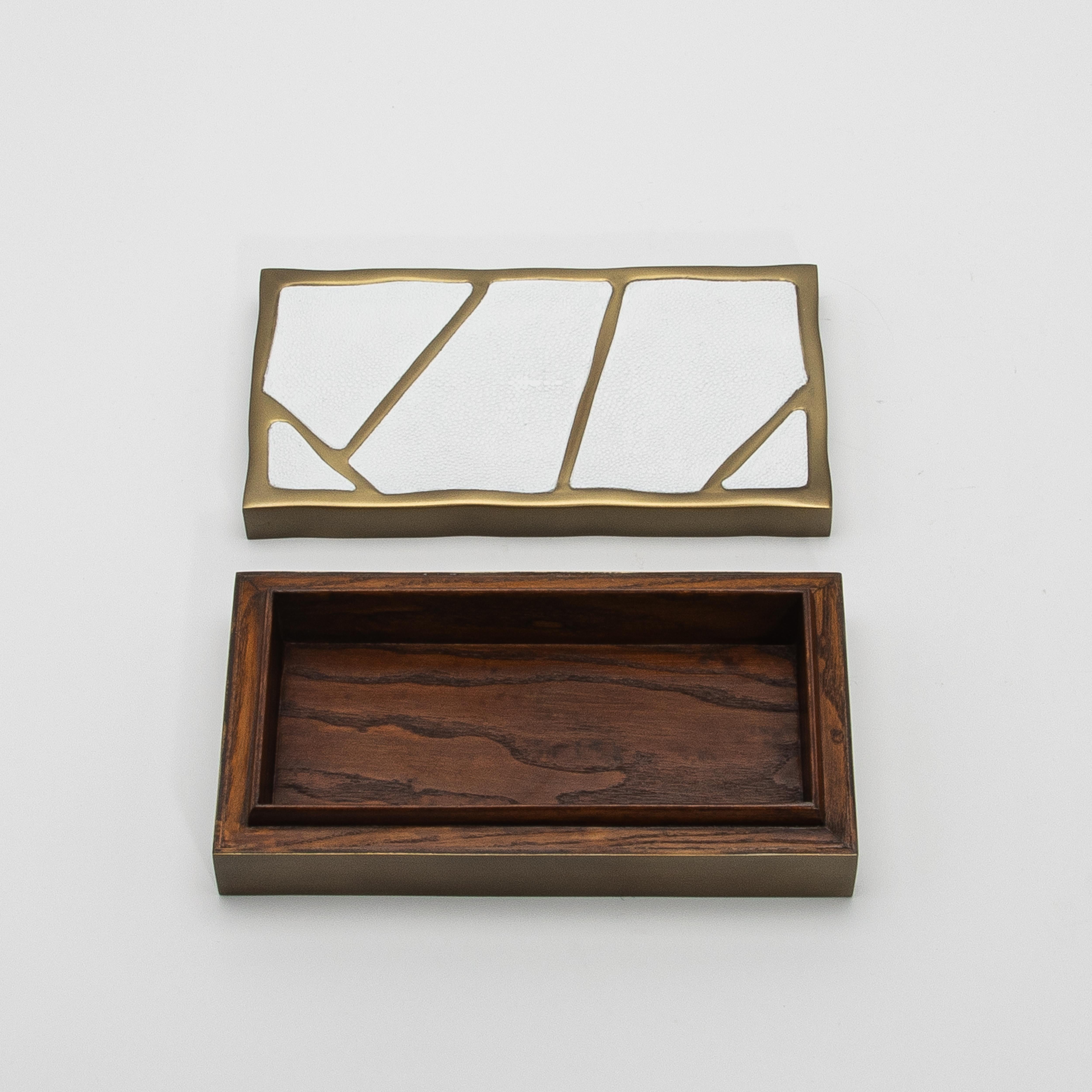Caja moderna de piel de zapa blanca con latón patinado en bronce de R&Y Augousti en venta 2