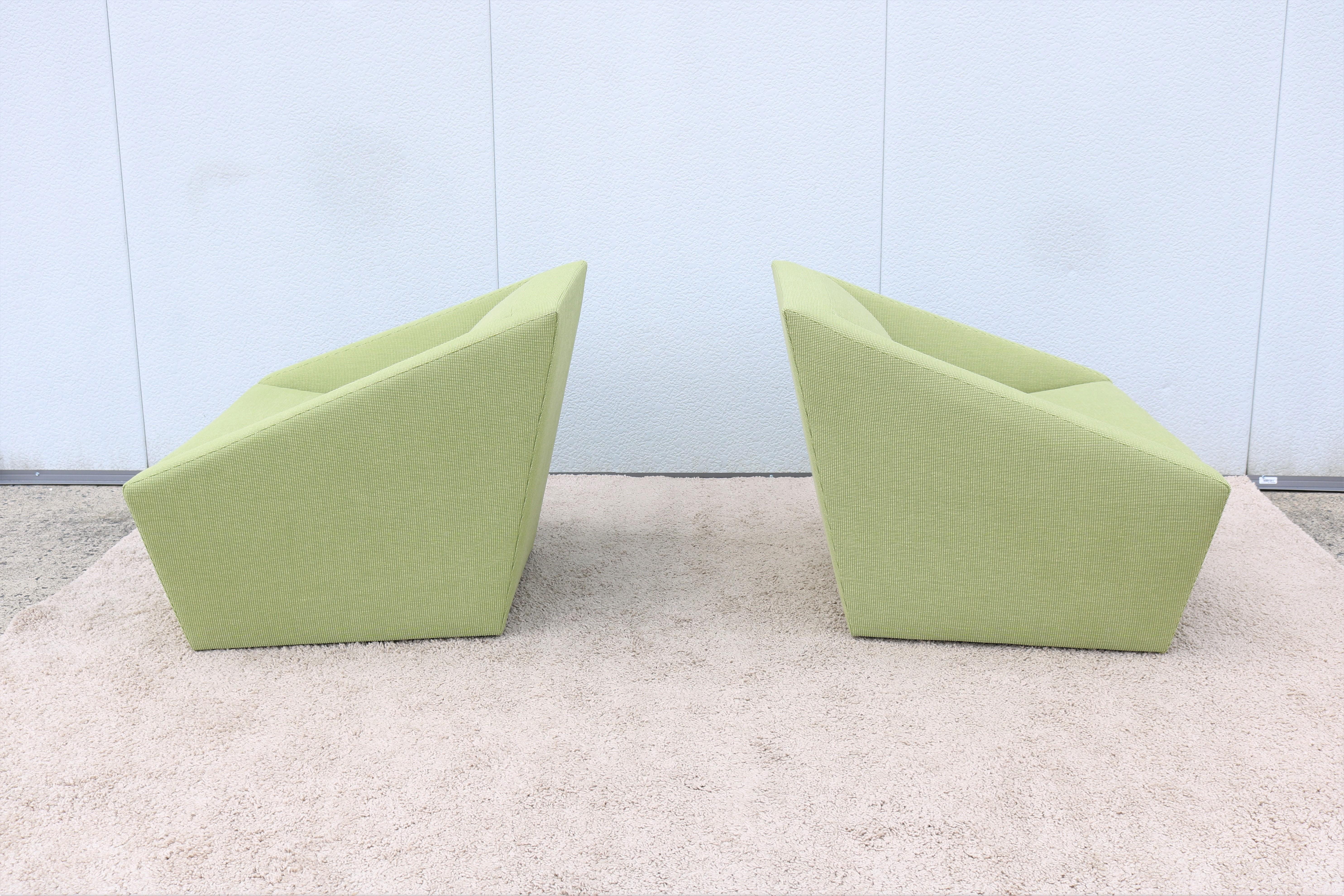 Modern Brad Ascalon for Bernhardt Design Pillar Green Lounge Chairs, a Pair In Excellent Condition For Sale In Secaucus, NJ