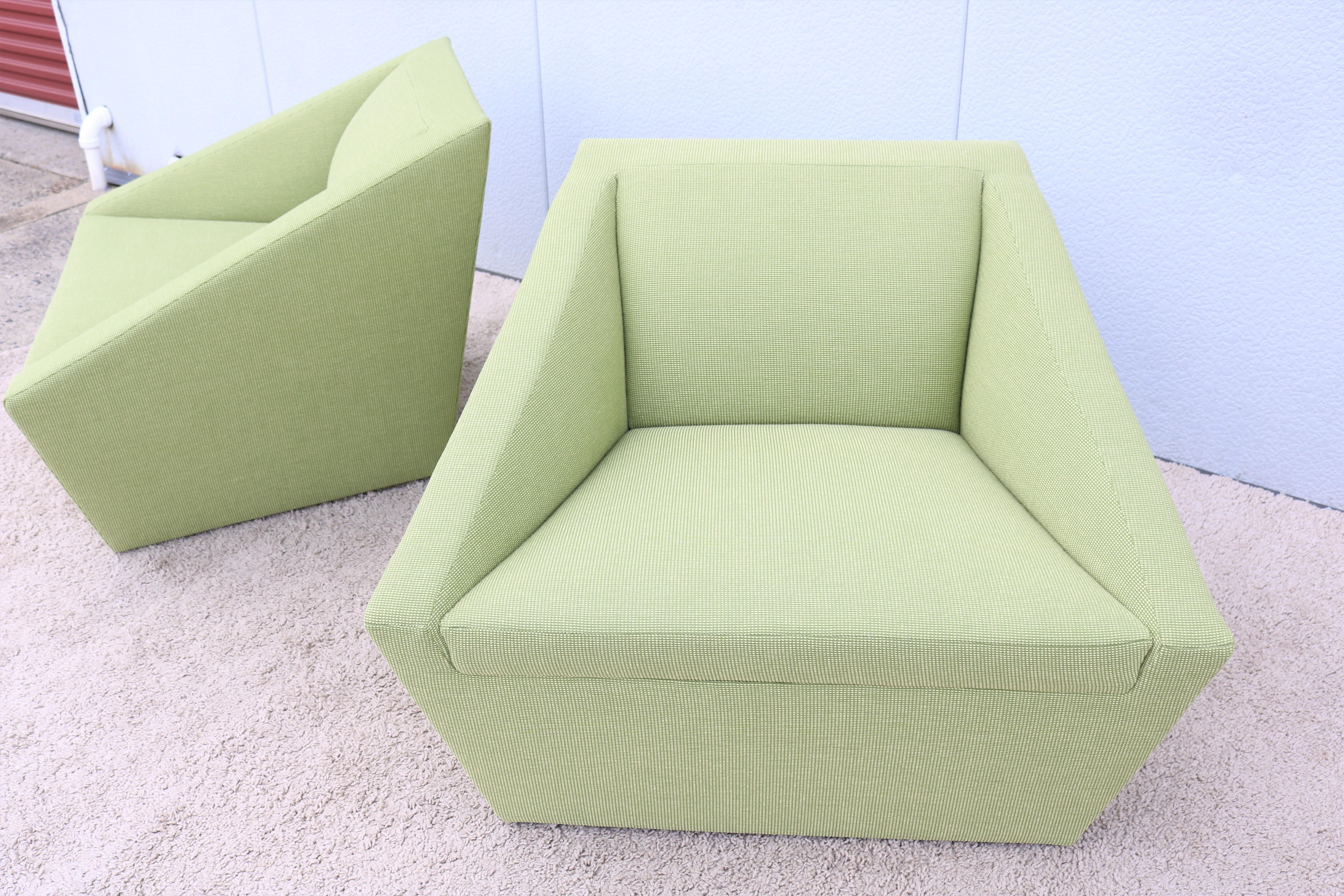 Modern Brad Ascalon for Bernhardt Design Pillar Green Lounge Chairs, a Pair For Sale 1