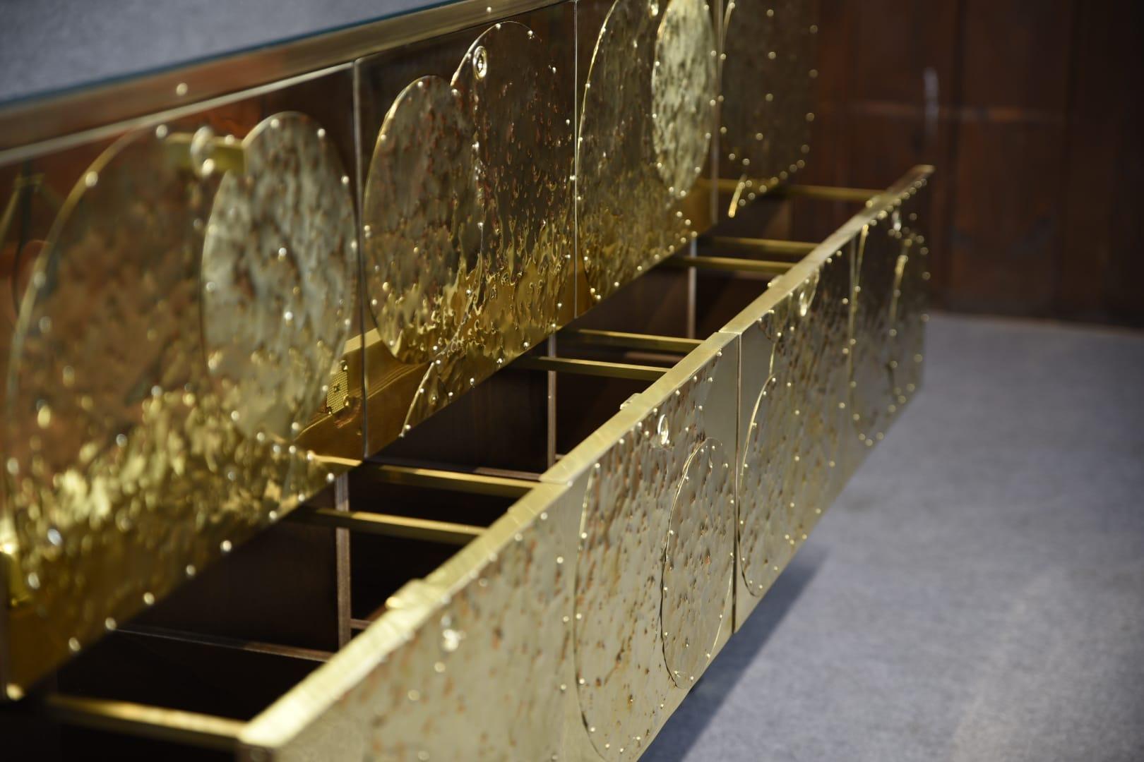Hand-Carved Modern Brass and Birch Sideboard with 8 Drawers Handmade in Italy Available For Sale