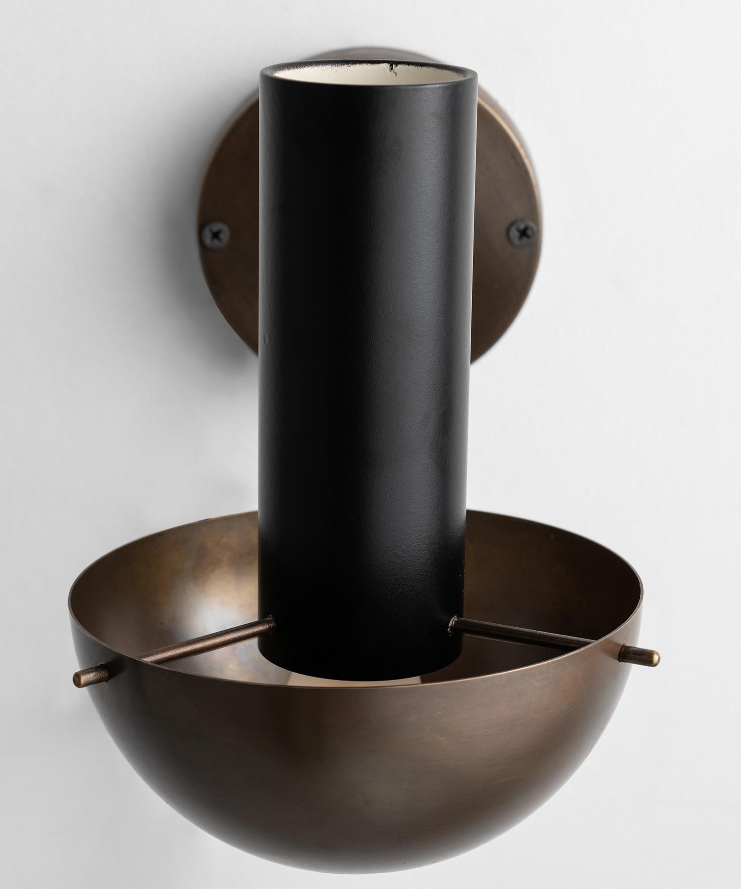 Contemporary Modern Brass and Black Metal Wall Sconce, Made in Italy For Sale