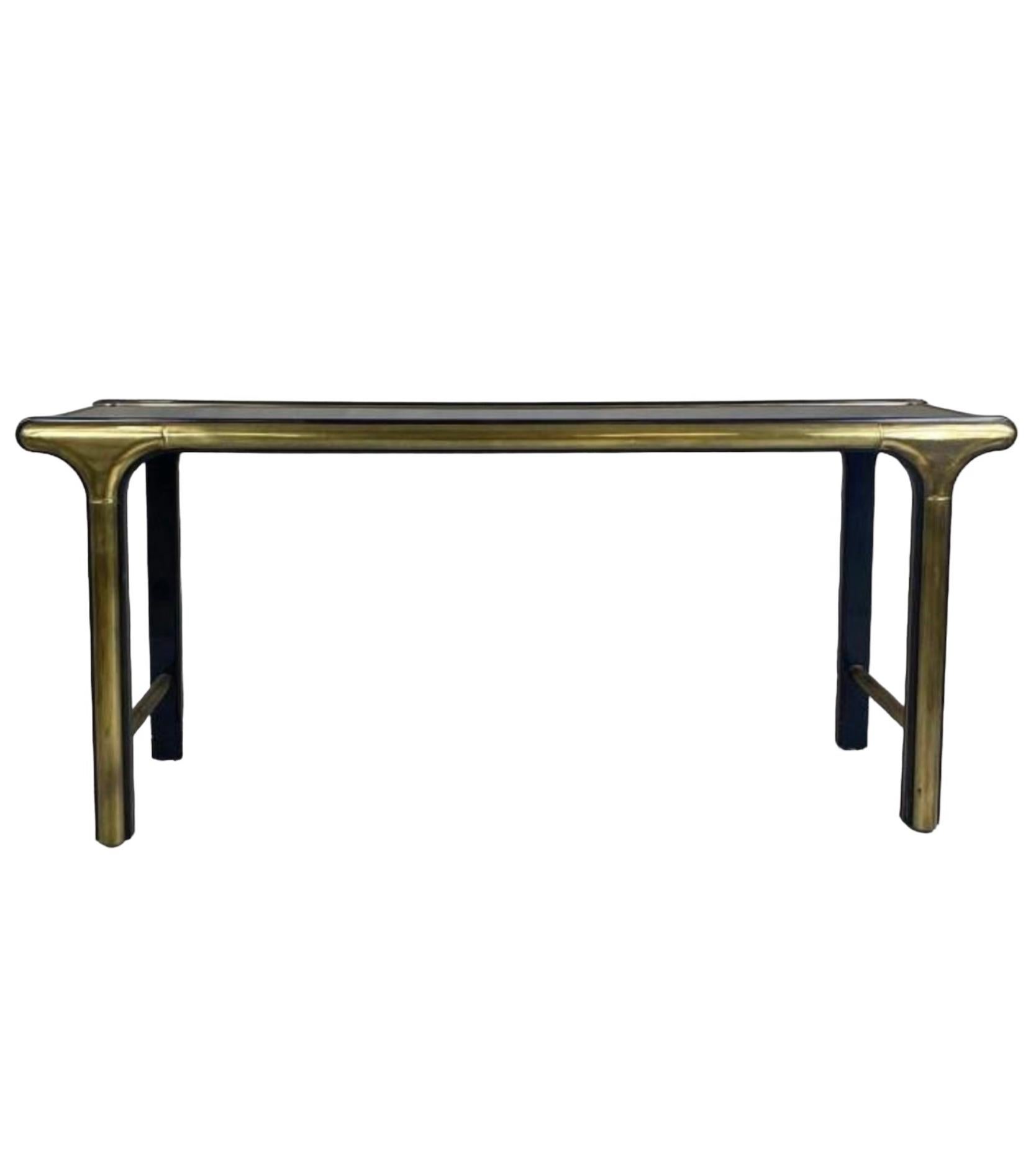 Américain Table console moderne en laiton et laque de William Doezema pour Mastercraft en vente