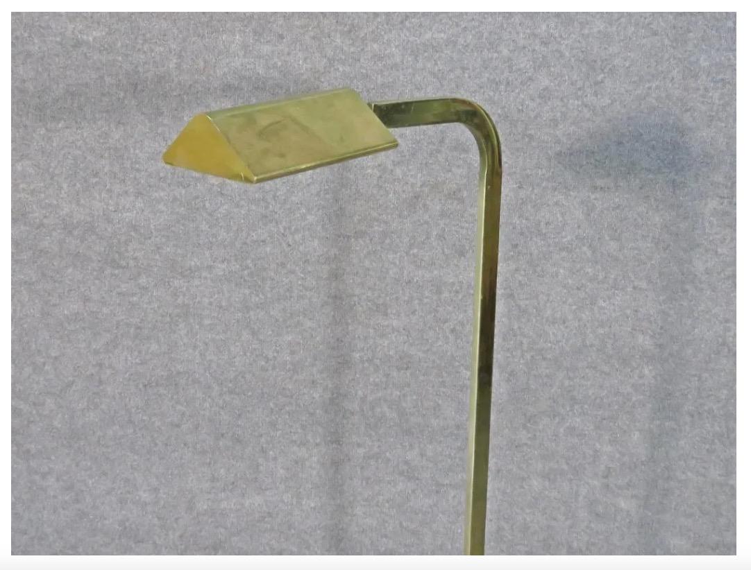 Full of elegant vintage style, this modern brass-plated floor lamp is completed by a marble base and minimal design. Please confirm item location with seller (NY/NJ).