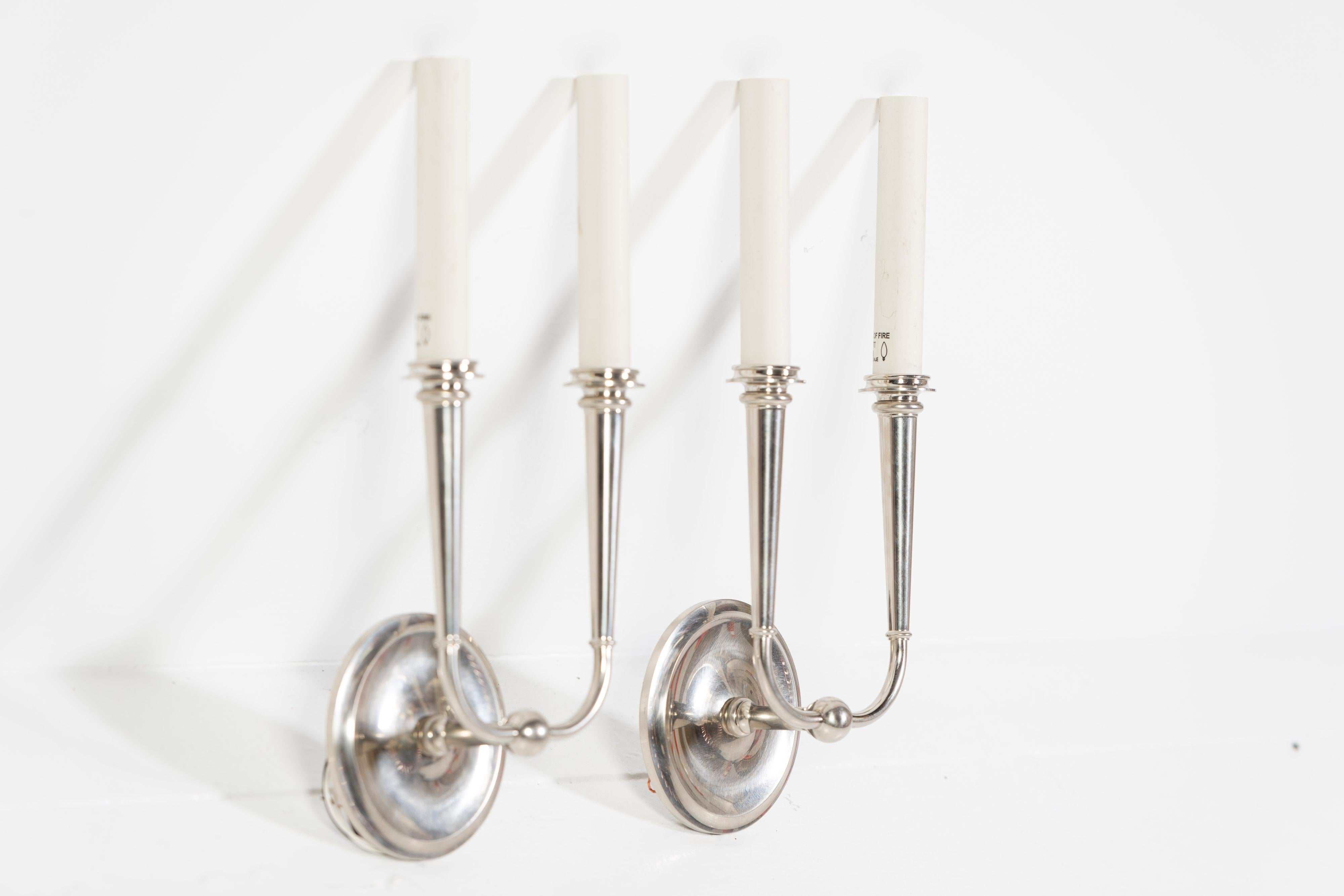 Moderne Applique double Loire, finition en laiton bruni, Remains Lighting, États-Unis en vente