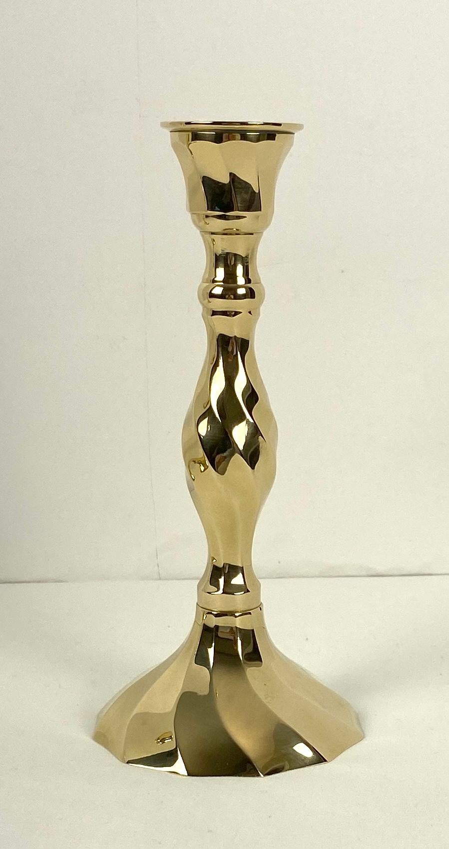 Moderne Kerzenständer aus Messing in originalem Samt mit Deckel aus Messing im Zustand „Gut“ im Angebot in Miami, FL