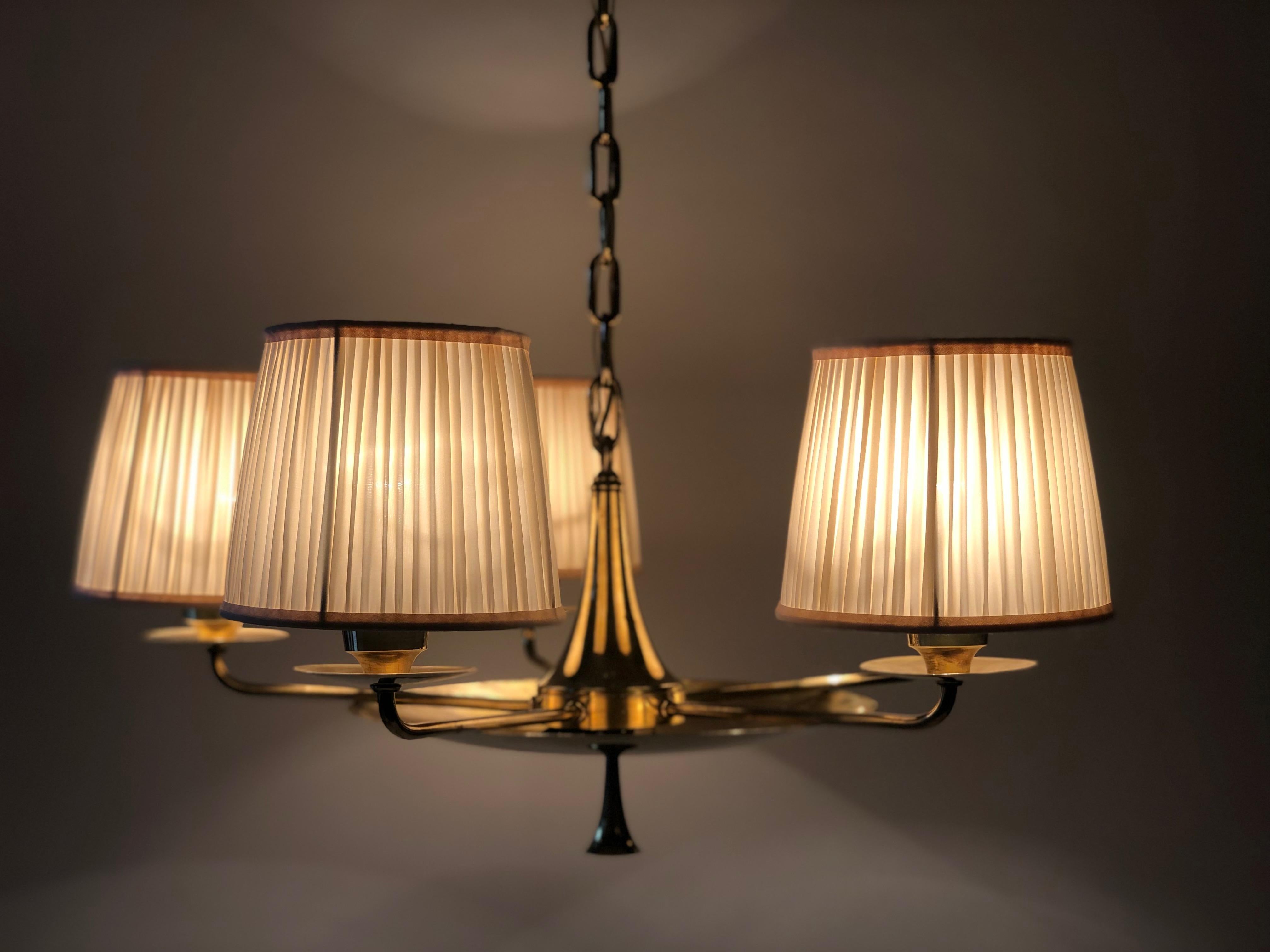 Modern Brass Chandelier from the 1920's, with Silk Shades, Austria, 1920's For Sale 13