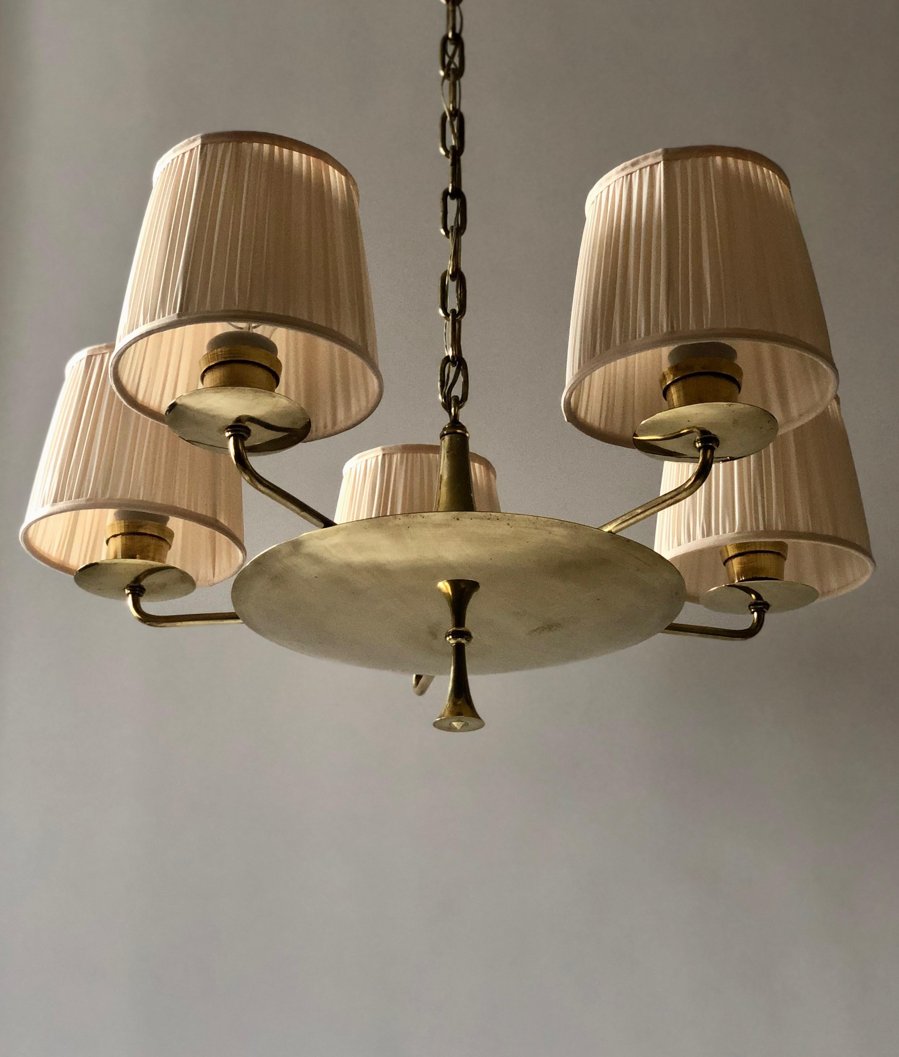 Early 20th Century Modern Brass Chandelier from the 1920's, with Silk Shades, Austria, 1920's For Sale