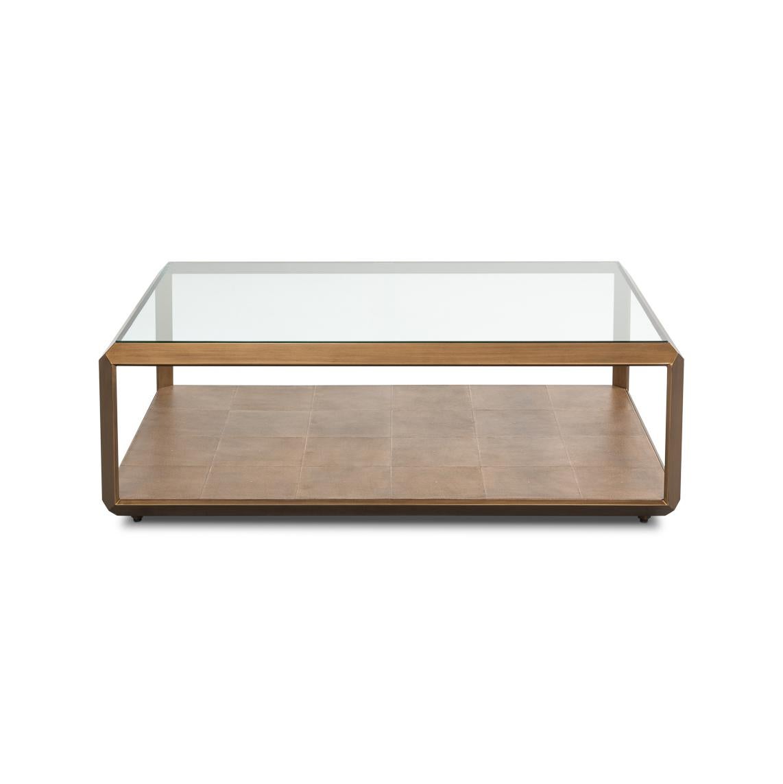 Un mélange raffiné d'élégance intemporelle et de fonctionnalité moderne. Son design transitionnel épuré est doté d'un cadre en fer à la finition laiton antique, apportant une touche de sophistication à tout intérieur. Le plateau en verre transparent
