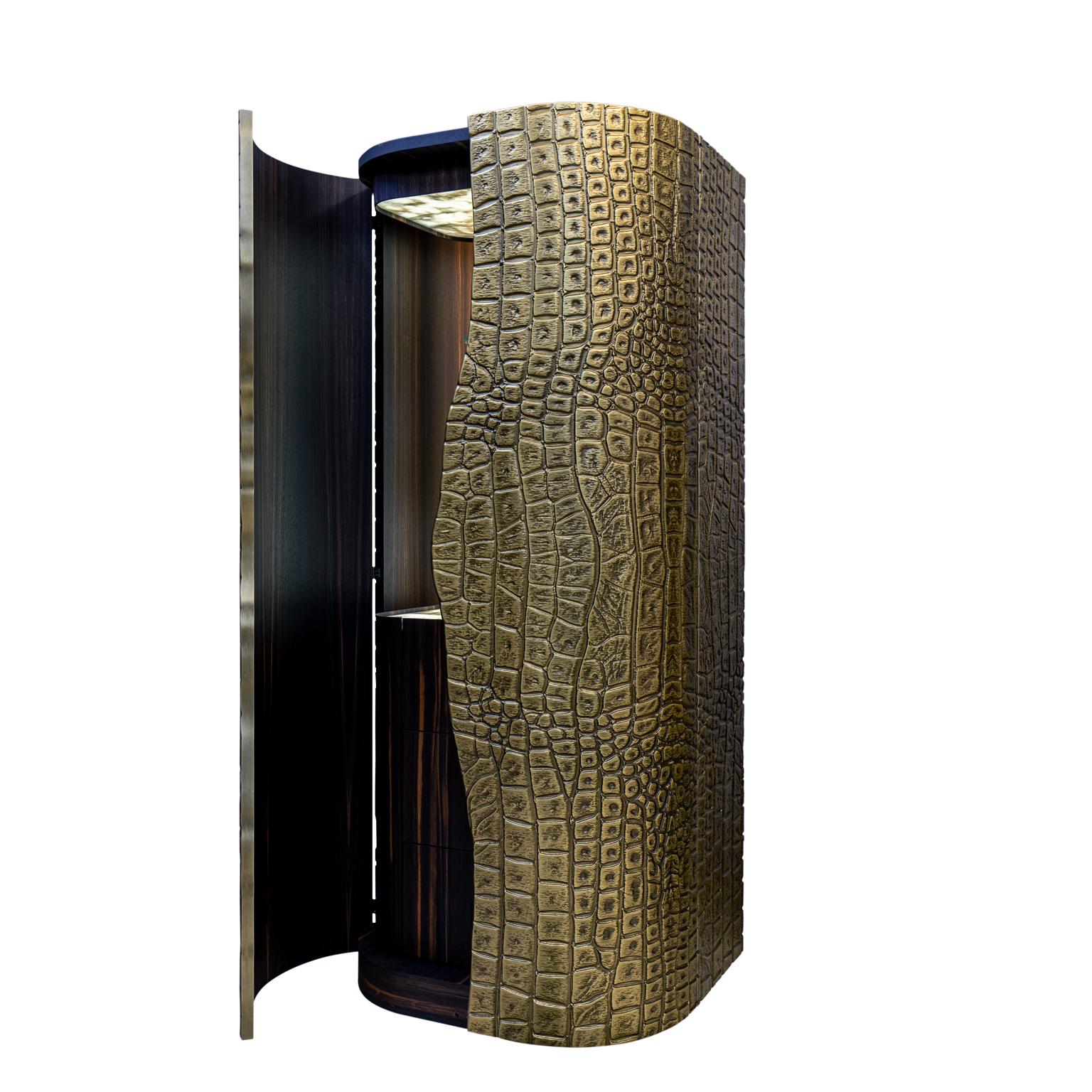 Moderno Mobile bar di lusso moderno con finitura in ottone in vendita