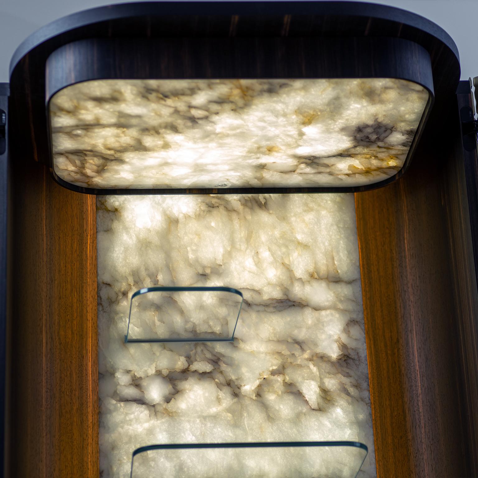 Marmo Mobile bar di lusso moderno con finitura in ottone in vendita