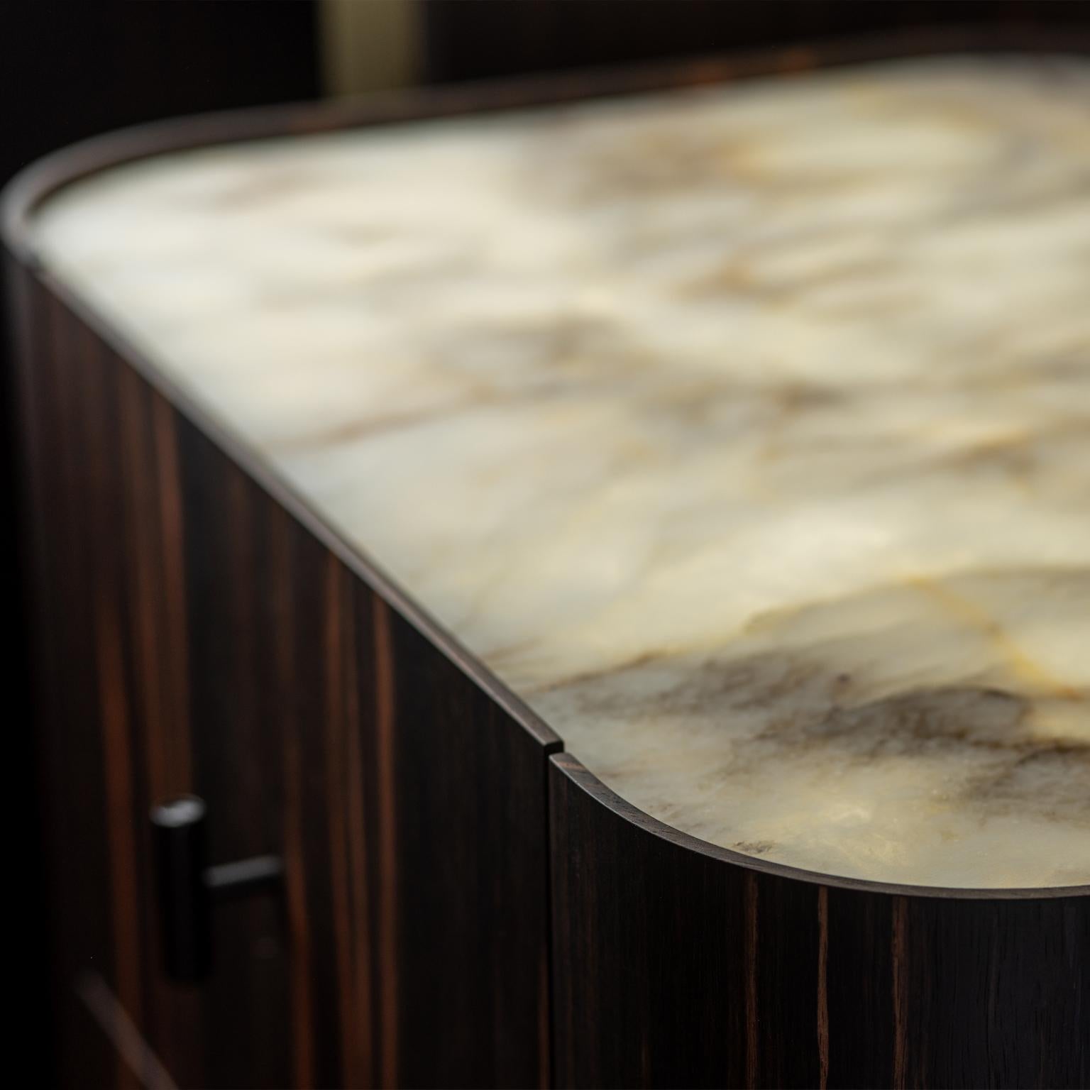 Mobile bar di lusso moderno con finitura in ottone in vendita 2