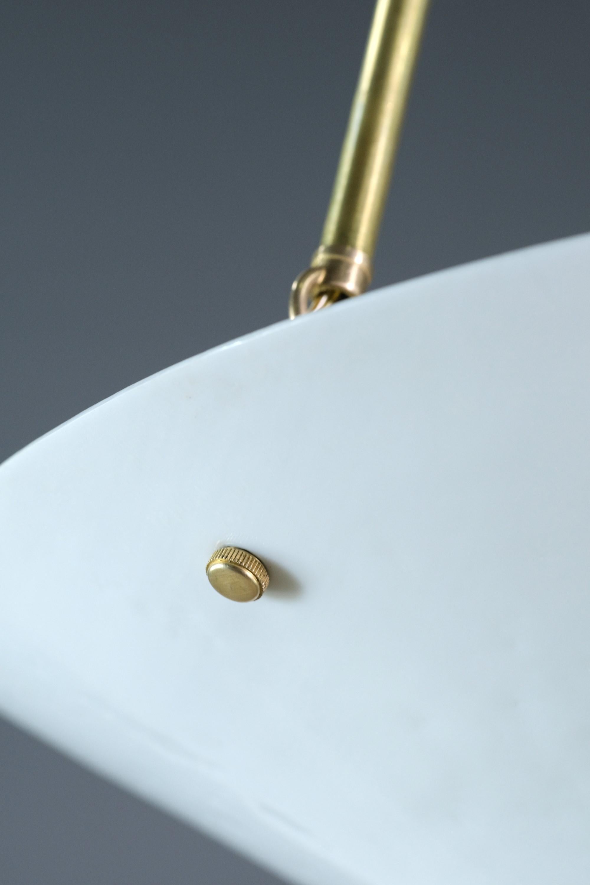 XXIe siècle et contemporain The Modernity Brass Suspension Light White Cone Dish Shade 3 Sockets en vente
