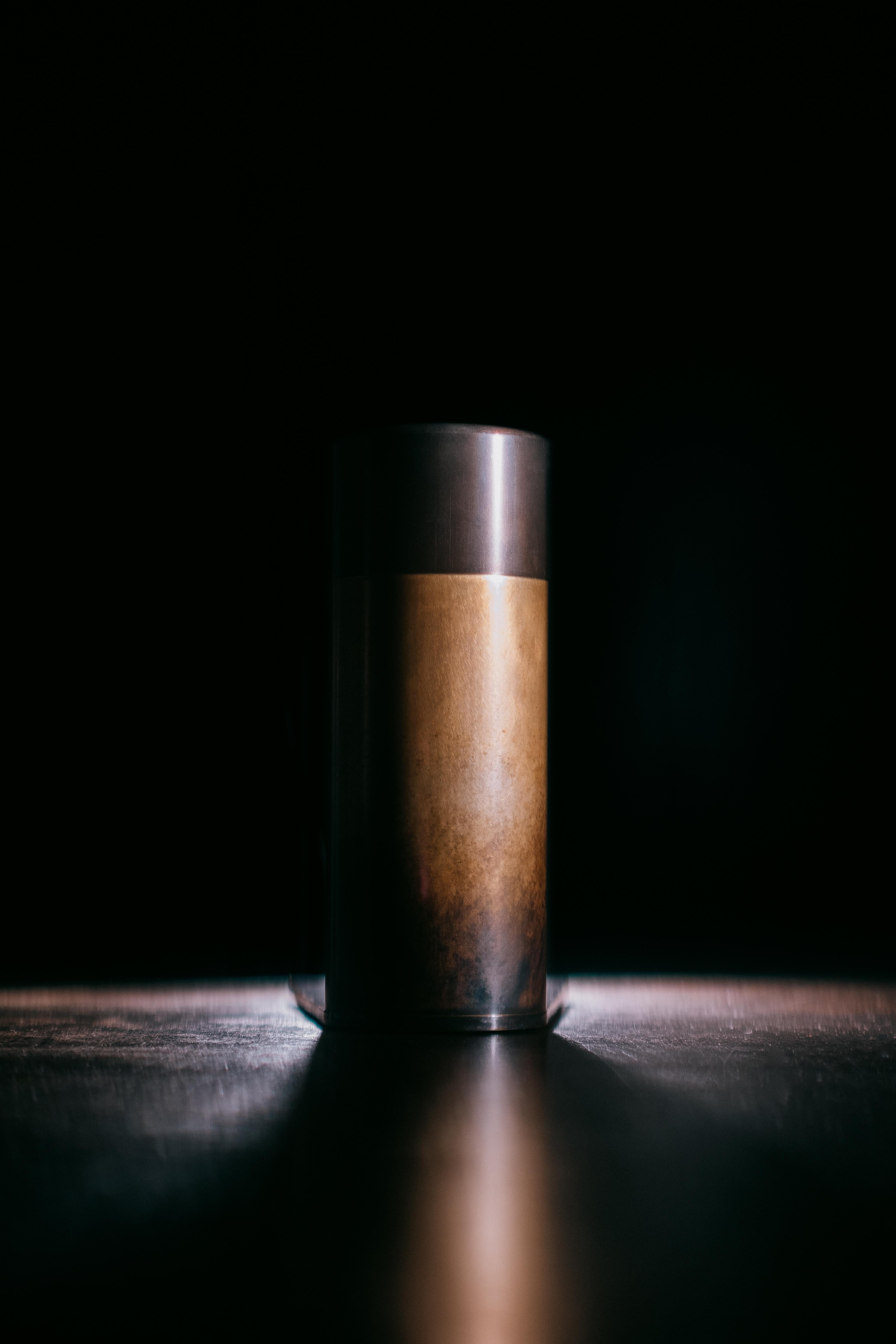 Vaso moderno in ottone In condizioni Nuovo in vendita a Treadwell, NY