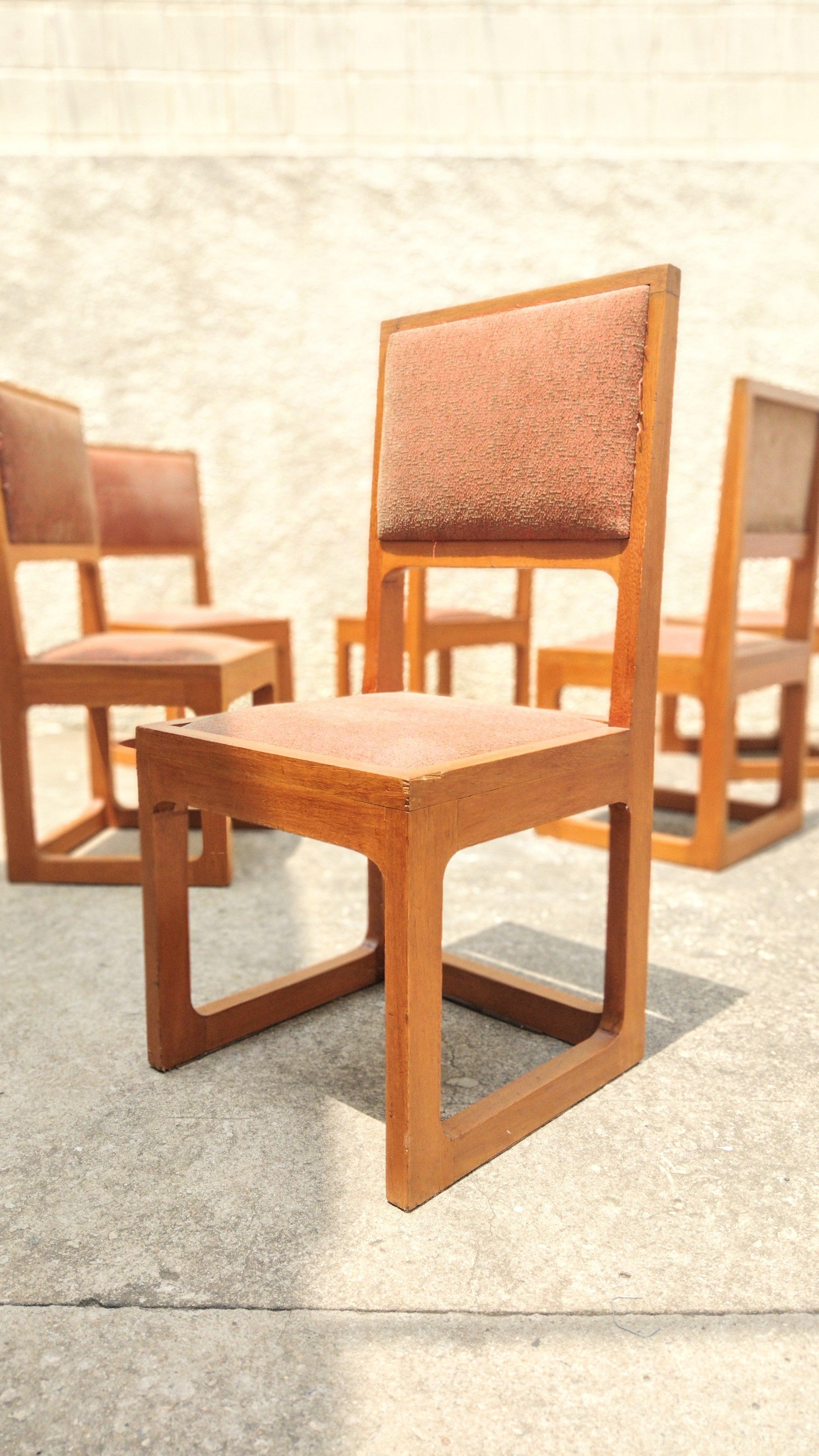 Brazilian Mid-Century Modern set with 6 chairs with cherry wood. Seat/backrest upholstery texturized with comfortable cushions. Firm and resistant structures. Overall great condition with only minor age appropriate wear.

Approximate