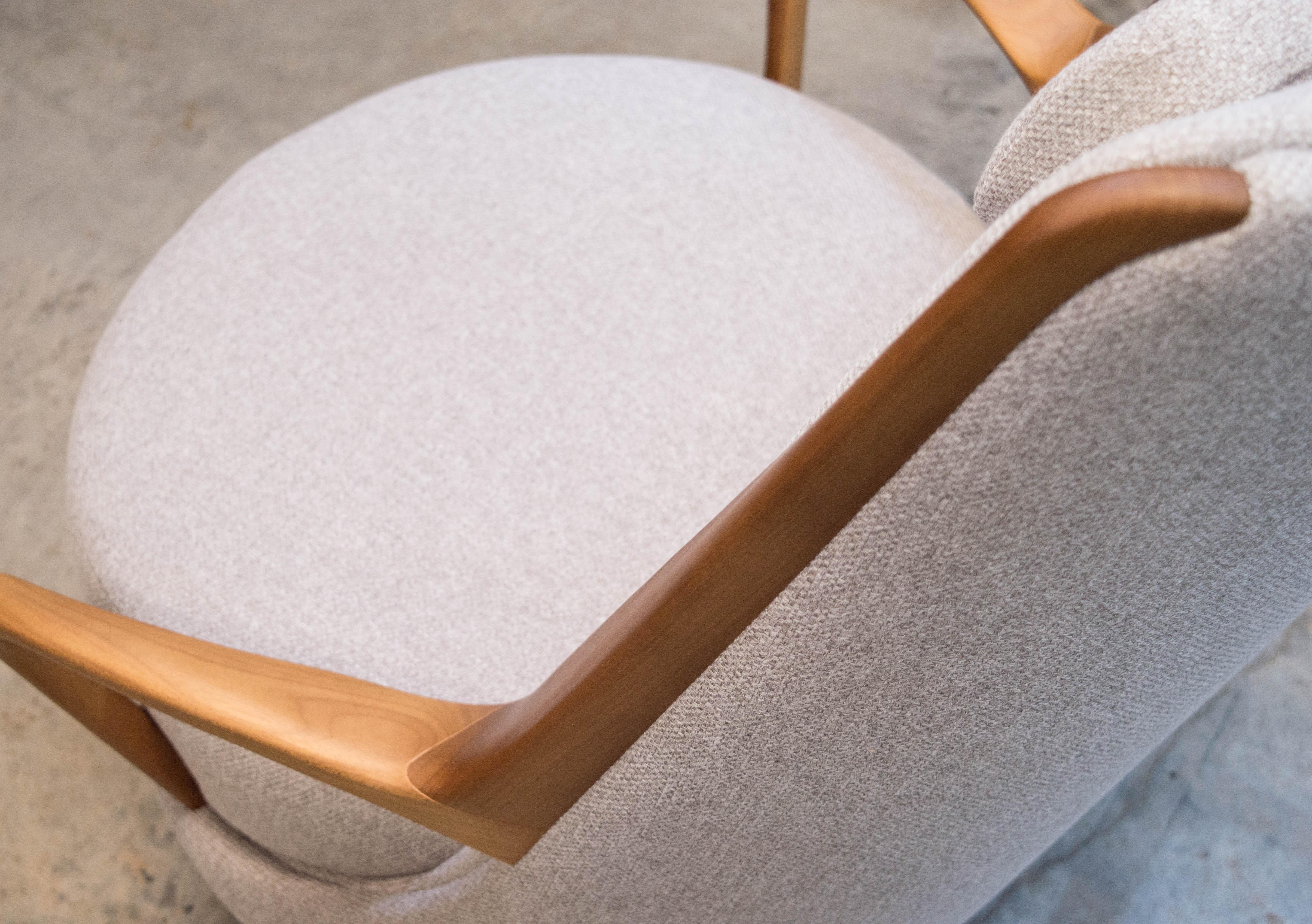 Fauteuil brésilien moderne en bois massif, textiles ou cuir en vente 6