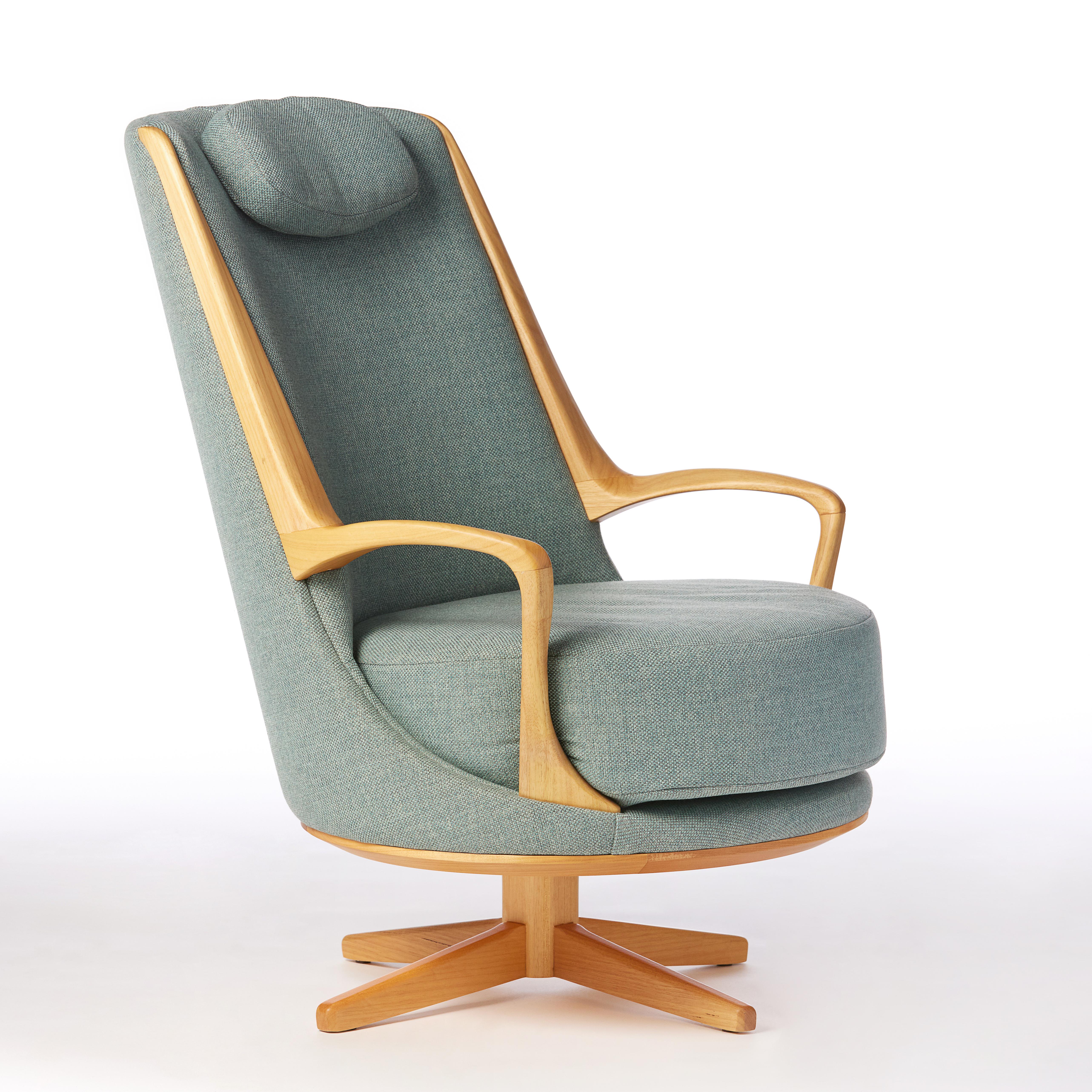 Moderner brasilianischer Sessel aus Massivholz, Textilien oder Leder (Brasilianisch) im Angebot