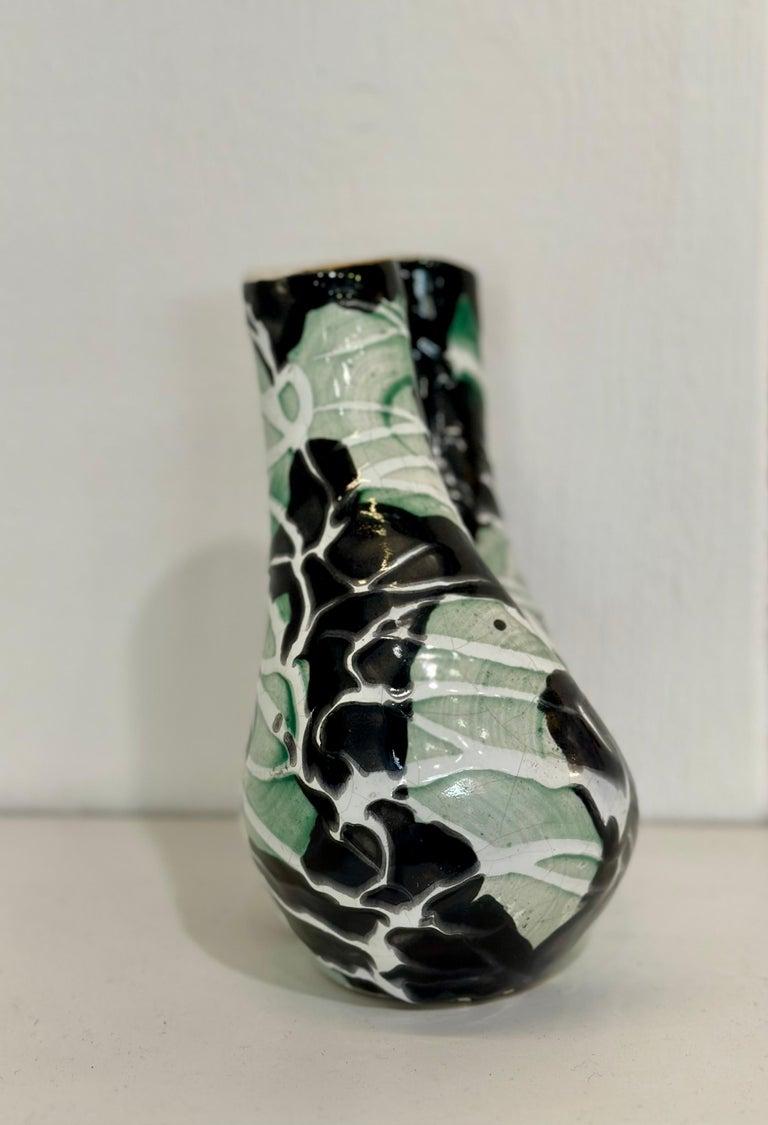 Mid-Century Modern Céramique brésilienne moderne. Vase en céramique émaillée, C.I.C. 1950. 18,5 x 15 x 12 cm en vente