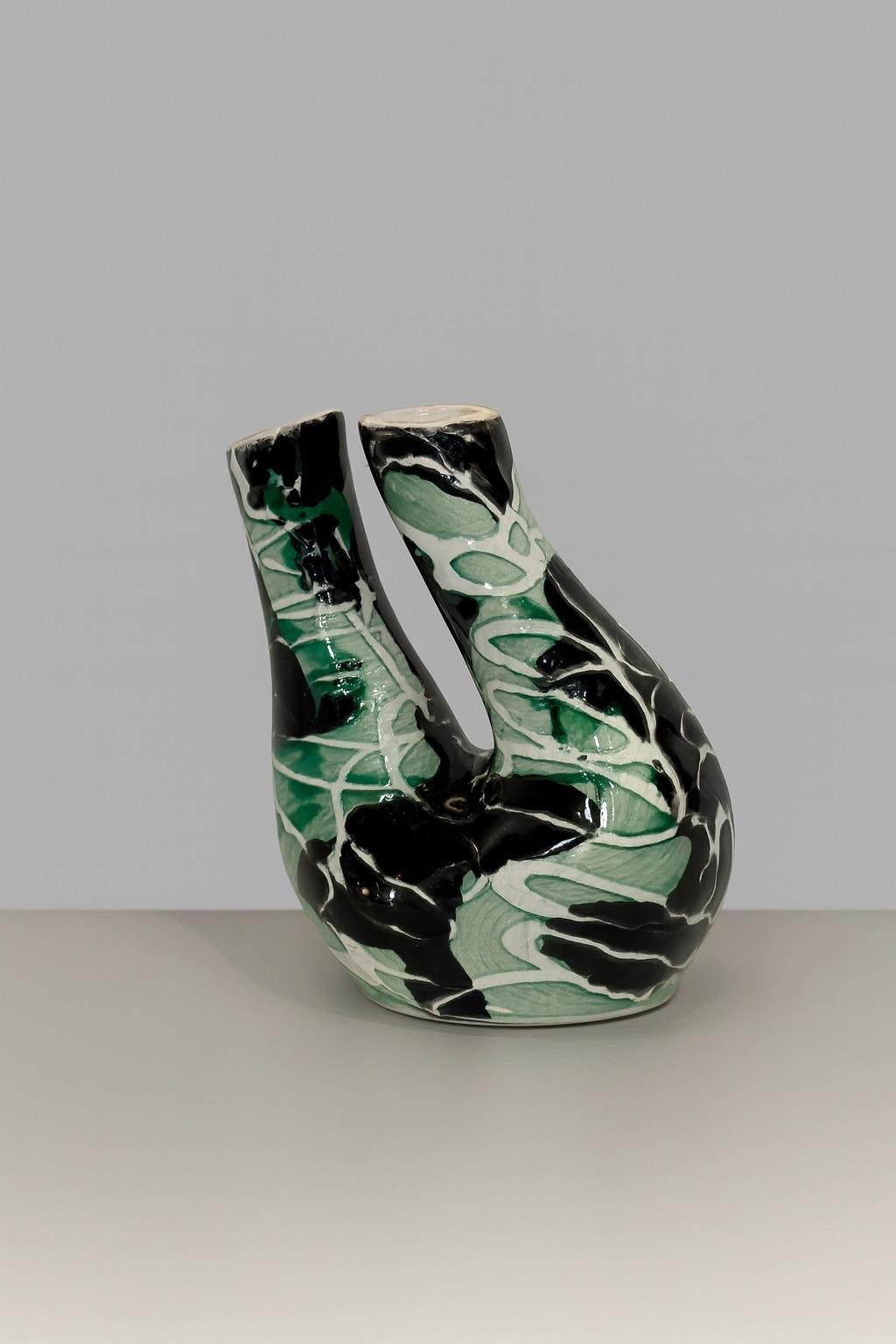 Céramique brésilienne moderne. Vase en céramique émaillée, C.I.C. 1950. 18,5 x 15 x 12 cm en vente 1