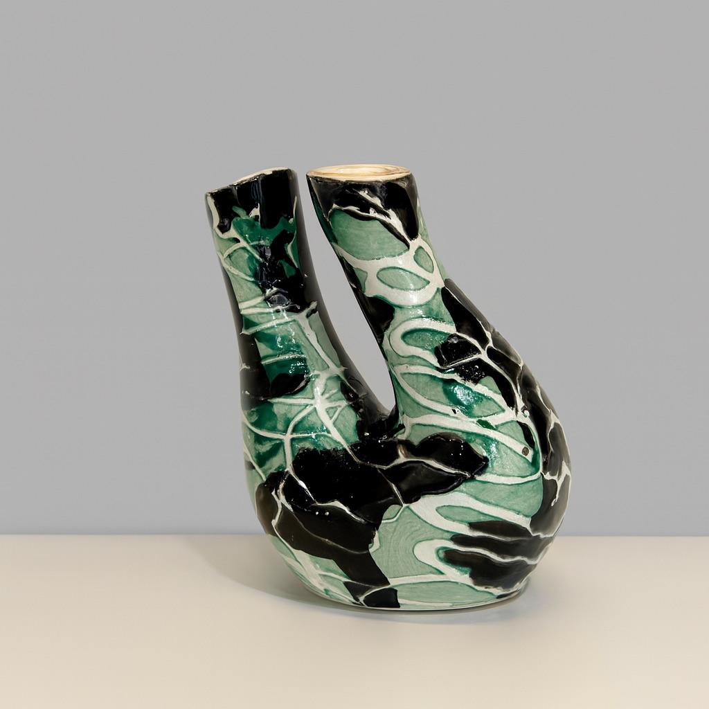 Céramique brésilienne moderne. Vase en céramique émaillée, C.I.C. 1950. 18,5 x 15 x 12 cm en vente 2