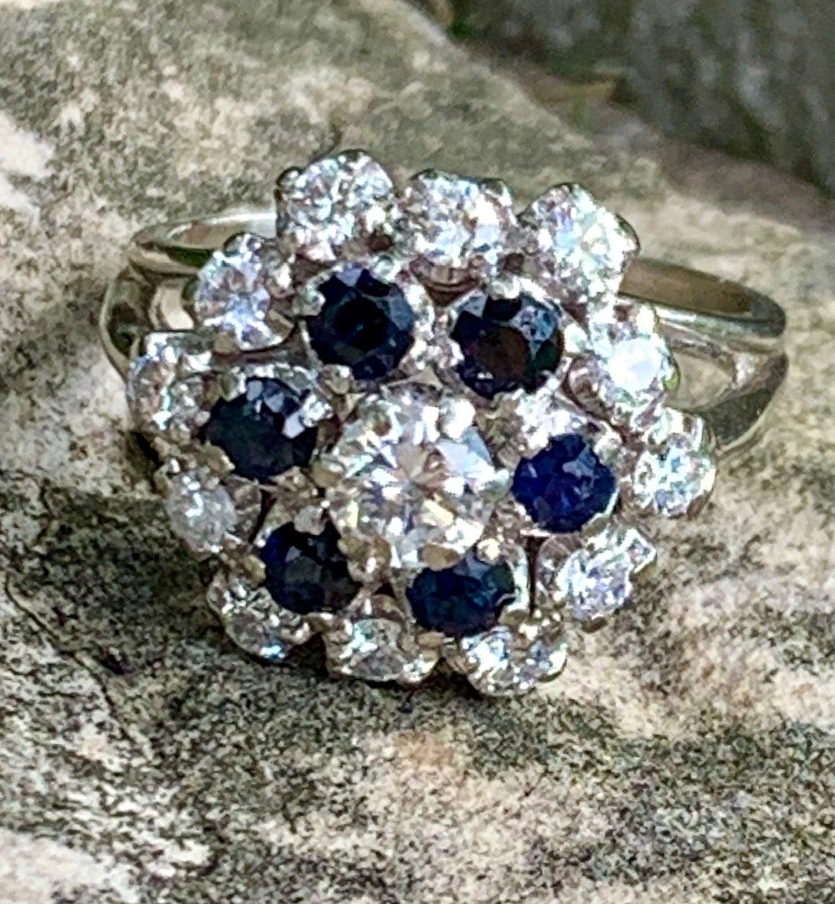 For Sale:  Modern Brilliant Cut Diamond and Blue Sapphire 14 Karat White Gold Ring 4