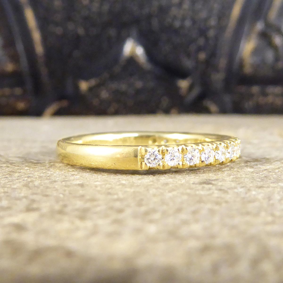 Modern Brilliant Cut Diamond Half Eternity Ring in 18ct Yellow Gold In New Condition For Sale In Yorkshire, West Yorkshire