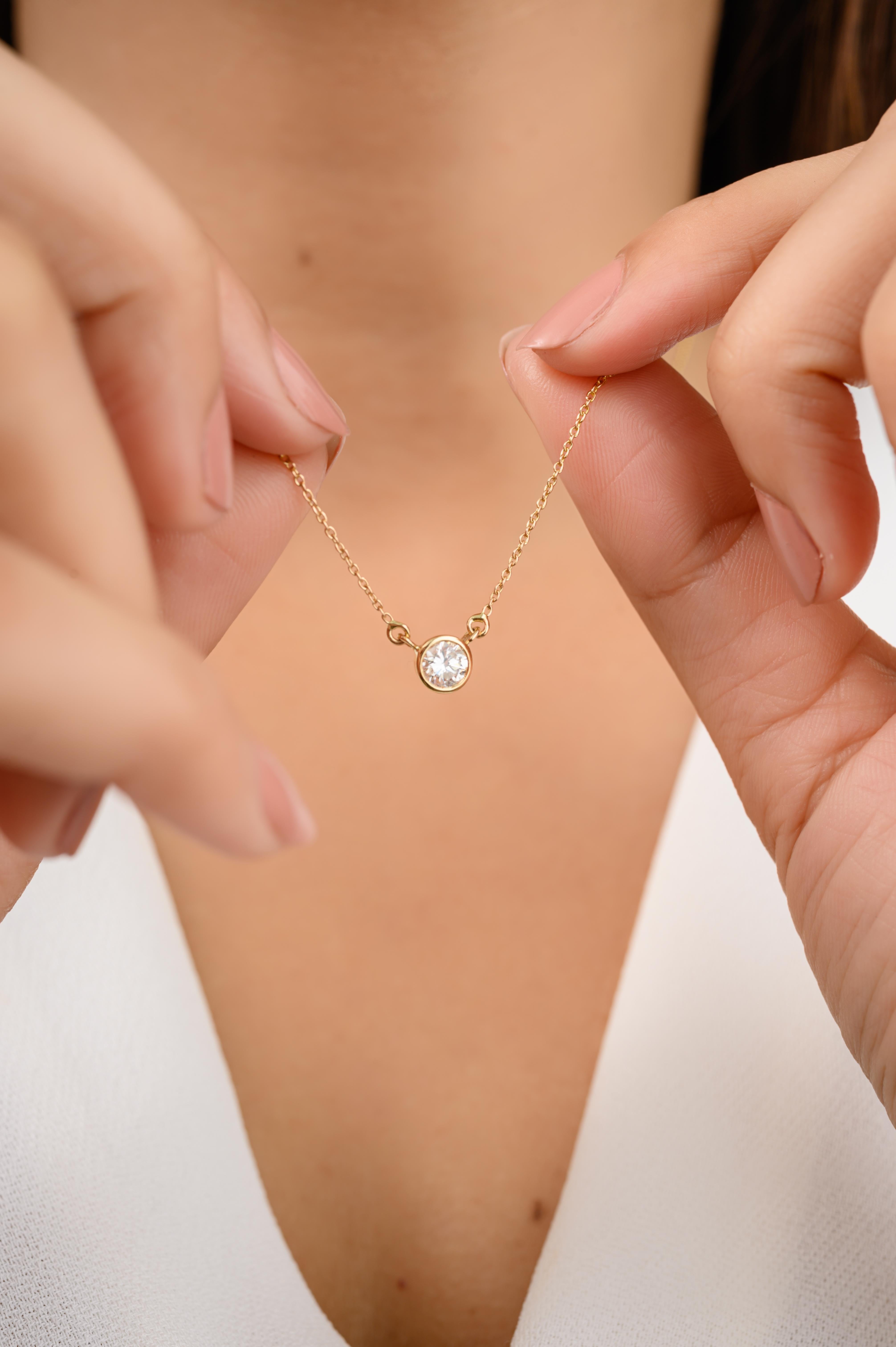 Women's G Vs Round Diamond Everyday Solitaire Pendant Necklace Gift in 18k Yellow Gold For Sale