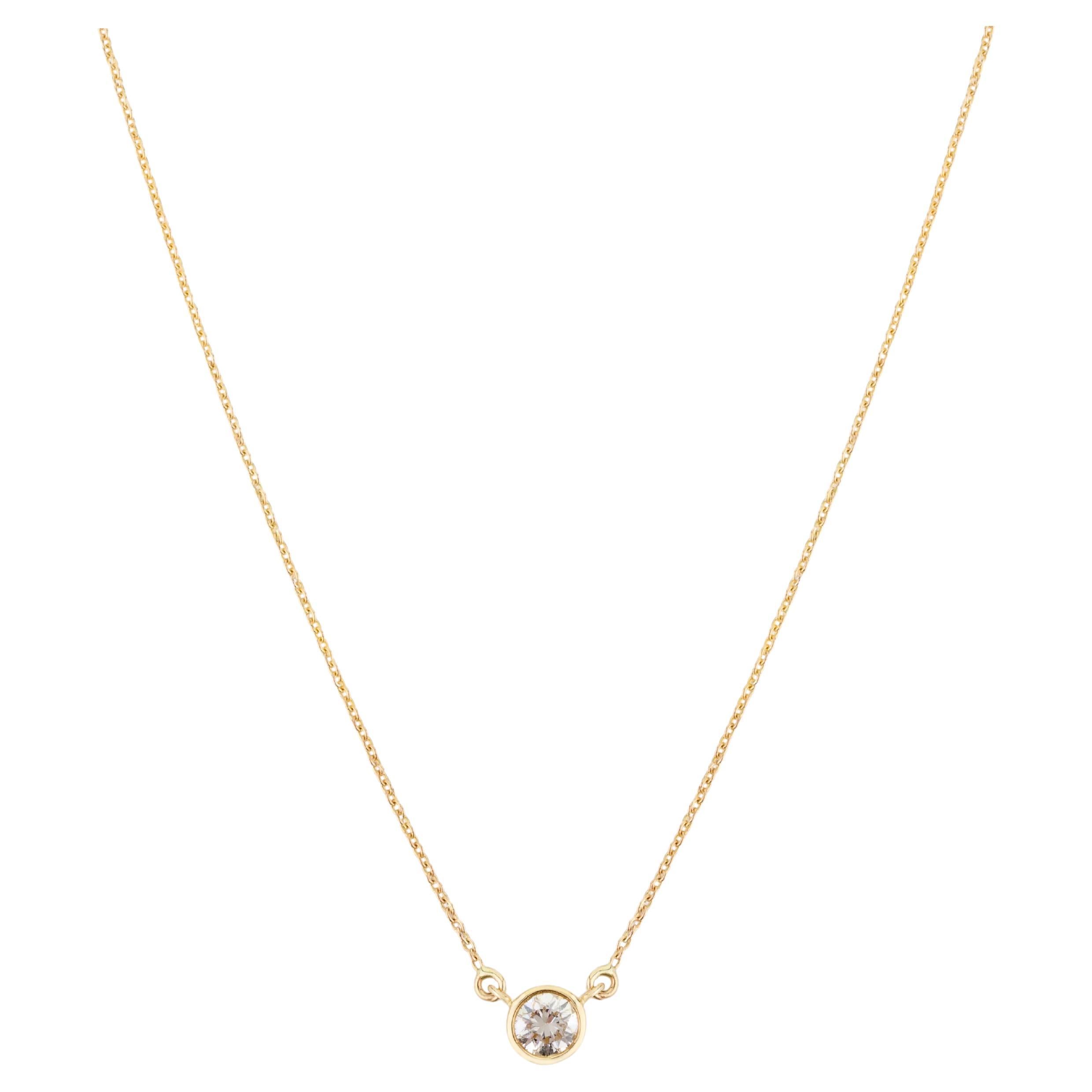 G Vs Round Diamond Everyday Solitaire Pendant Necklace Gift in 18k Yellow Gold For Sale