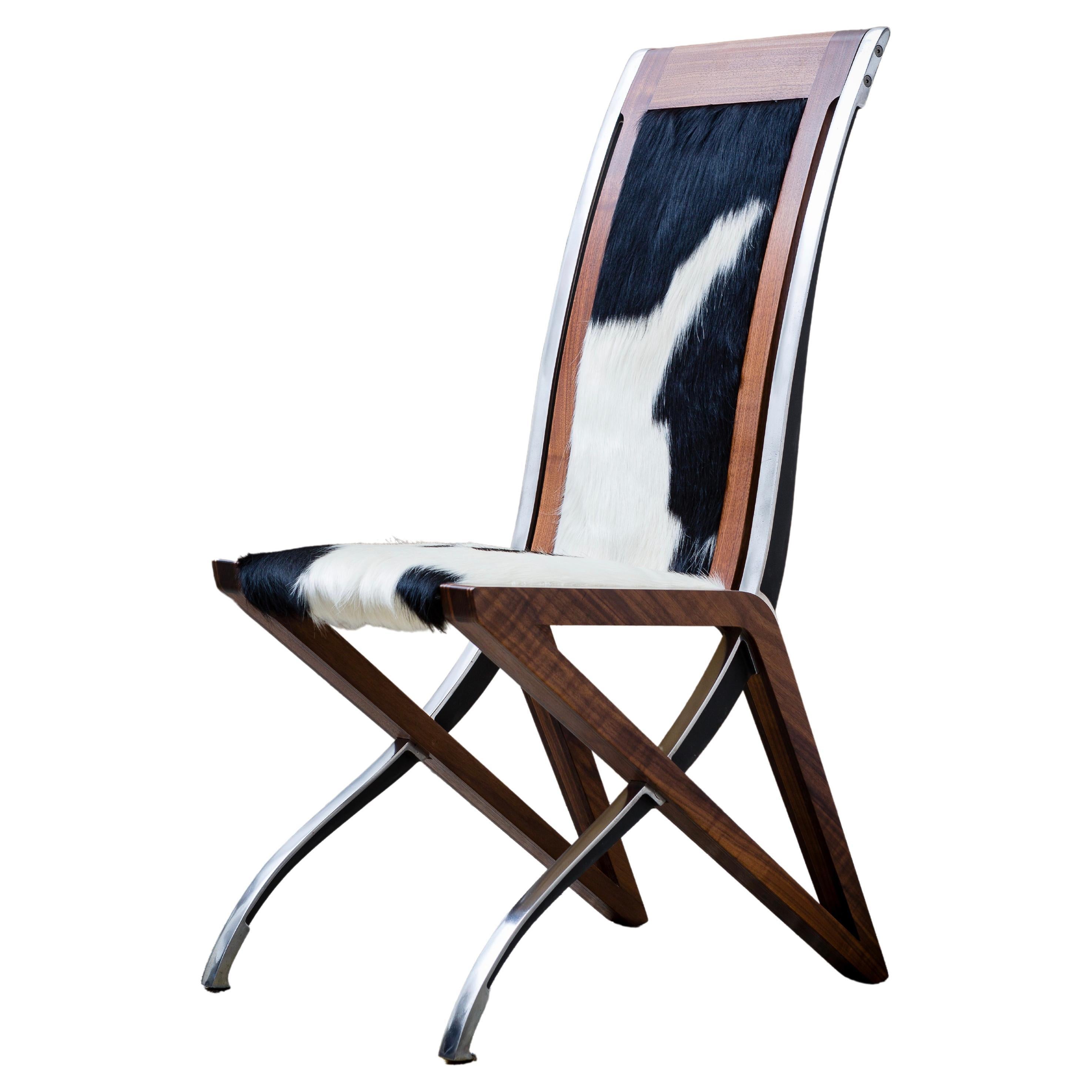 Chaise de salle à manger contemporaine en noyer et aluminium tapissée de cuir 