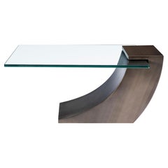 Mesa de cóctel moderna de bronce diseñada por Greg Sheres. En stock.  Tapa de cristal.