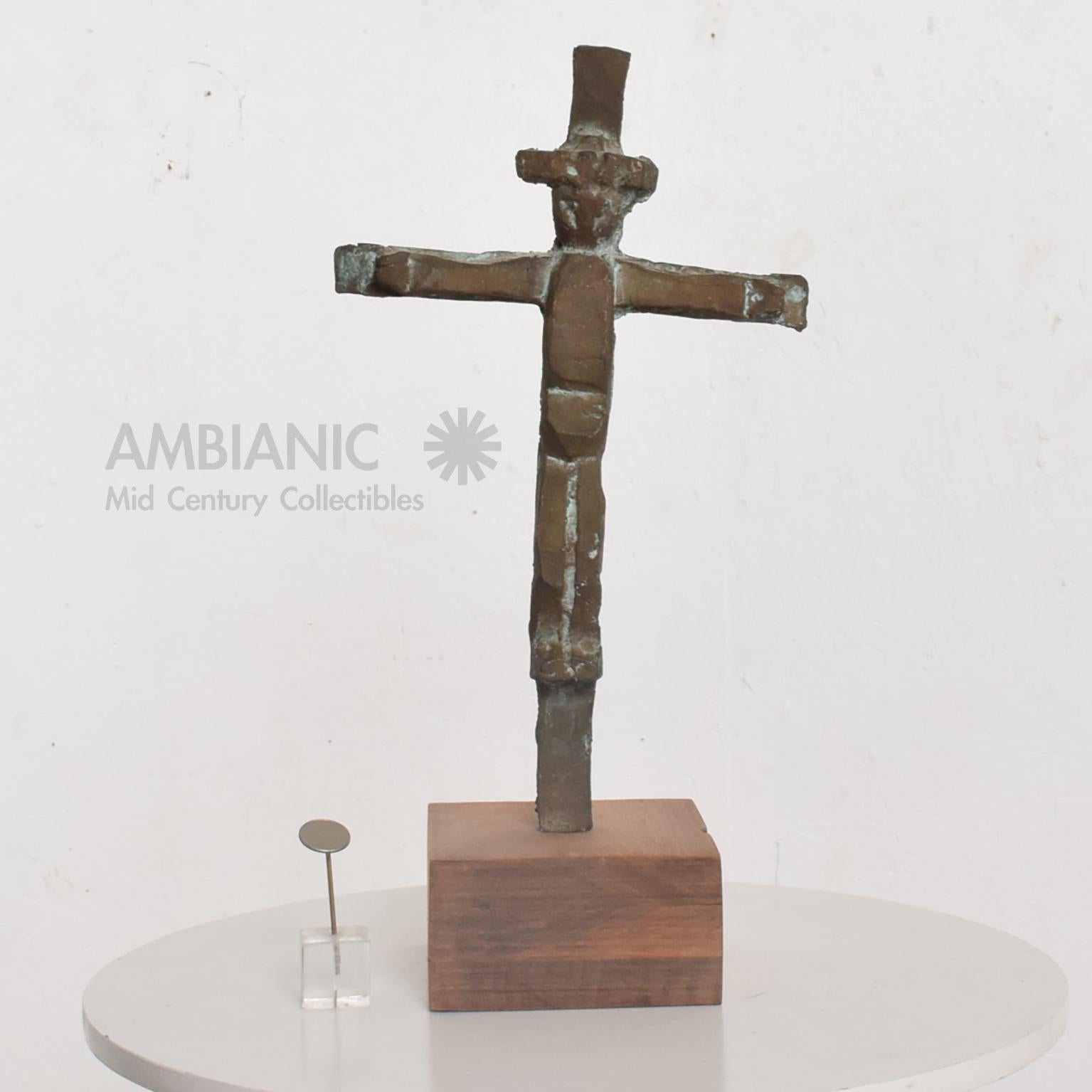 Sculpture
Modern Abstract Art Bronze Cross Sculpture by Myrna Nobile, artist and sculptor from San Diego La Jolla, CA 1960s
Bronze Cross mounted on Walnut Wood.
17.75 H x 9.13 W x 5.75
Original unrestored vintage condition.
Please see images