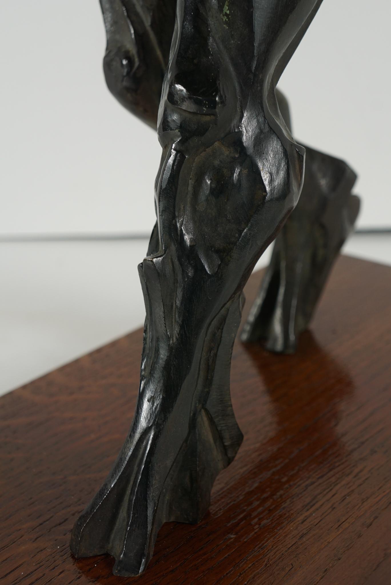 Chêne Figure moderne en bronze de Manuel Fernandez en vente