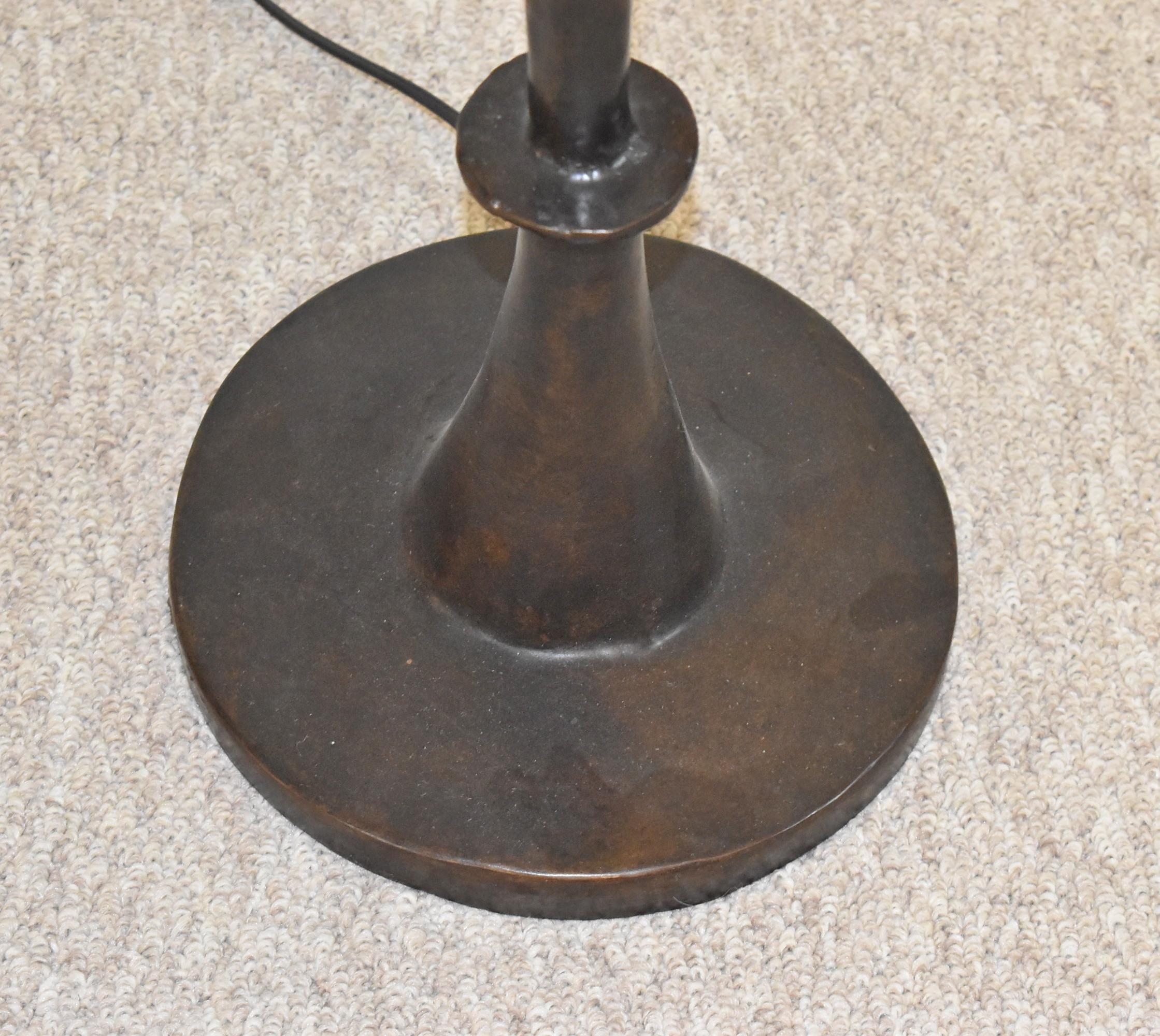 Moderne Stehlampe aus Bronze im Stil von Giacometti  im Zustand „Gut“ im Angebot in Toledo, OH