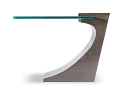 Moderner Lampentisch aus Bronze, entworfen von Greg Sheres.  Freitragende 3/4-Glasplatte