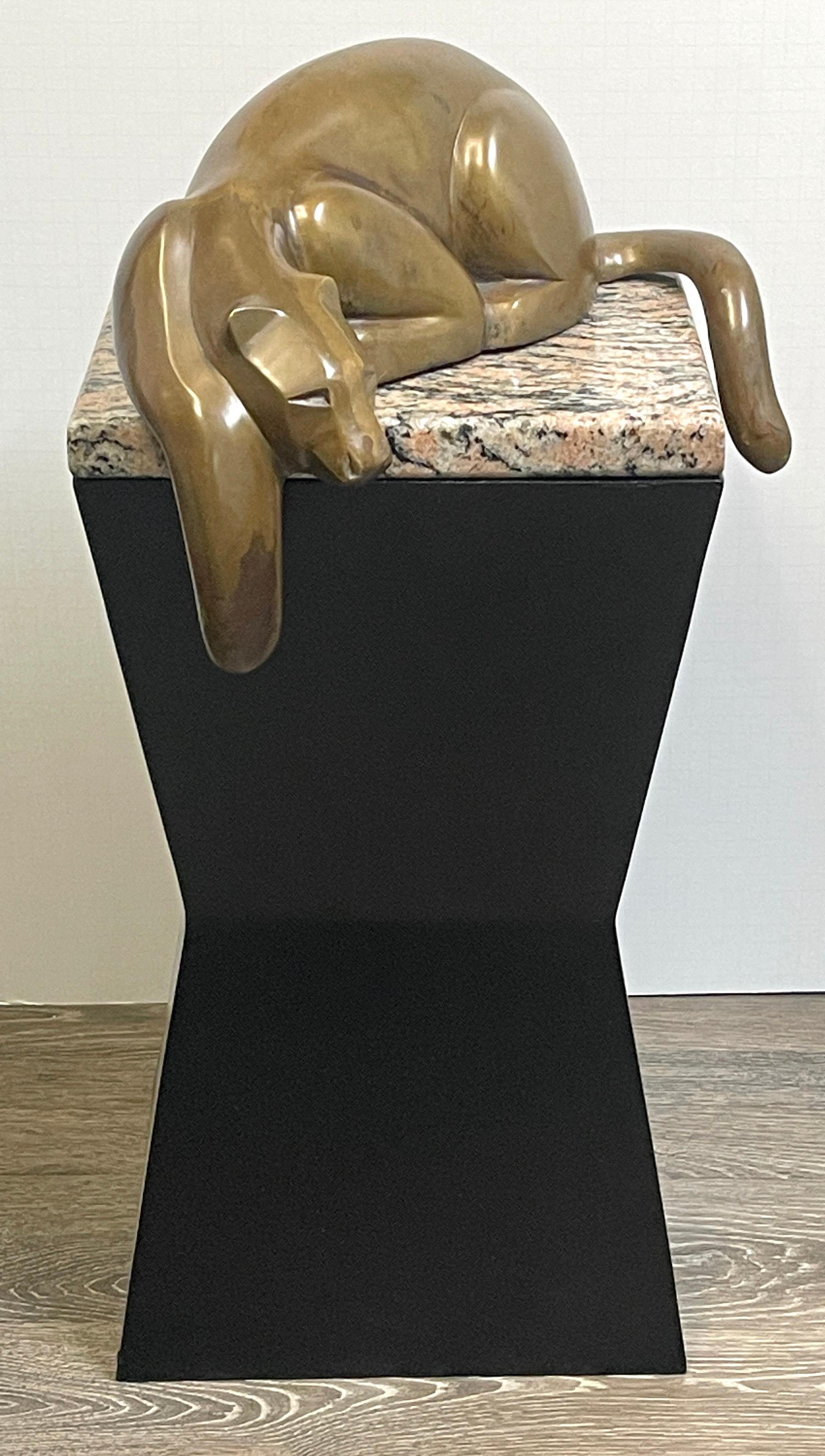 Bronze moderne représentant une panthère en train de se reposer, dans le style de Carlo Bugatti Excellent état - En vente à West Palm Beach, FL