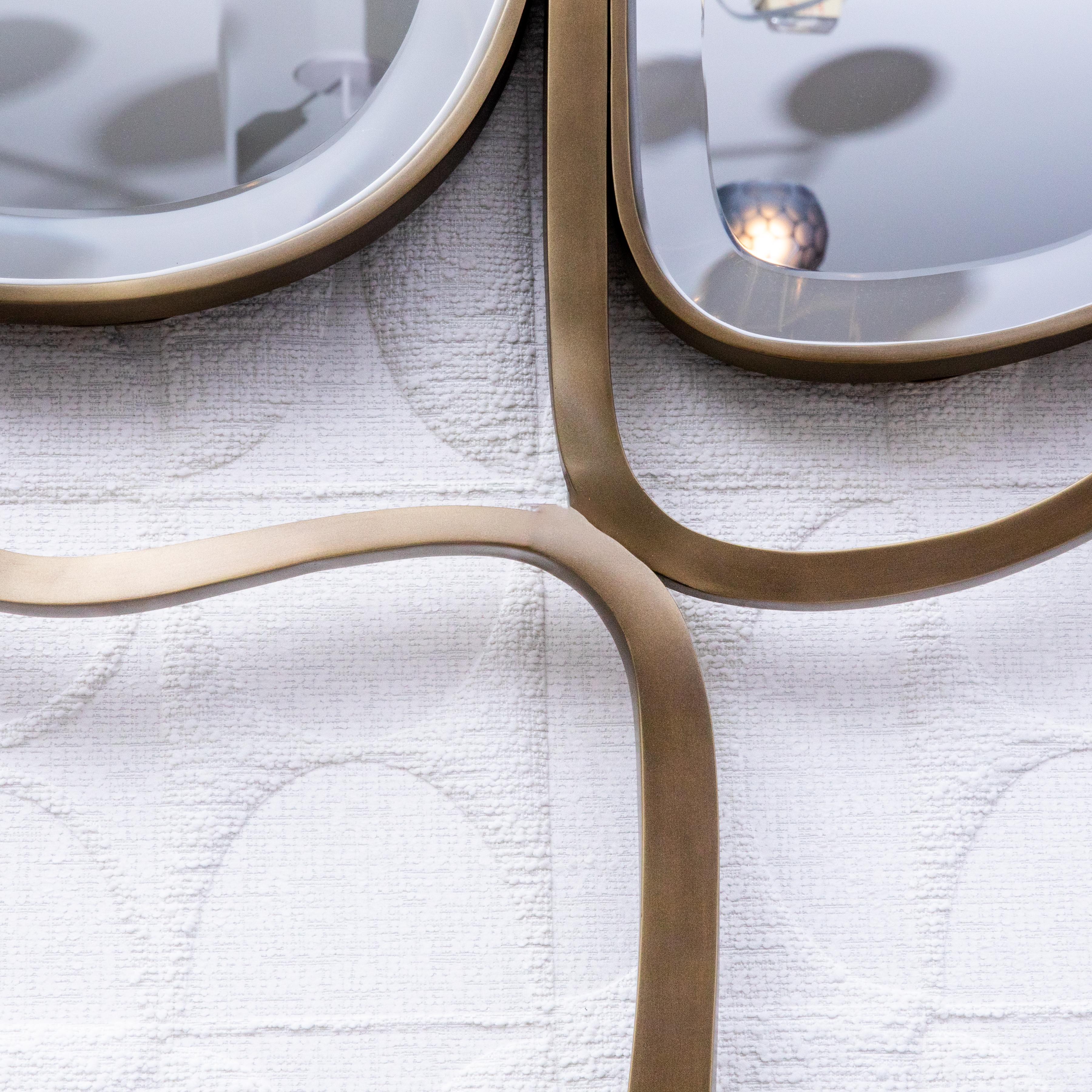 Filippino Specchio moderno in ottone patinato bronzo di R & Y Augousti in vendita