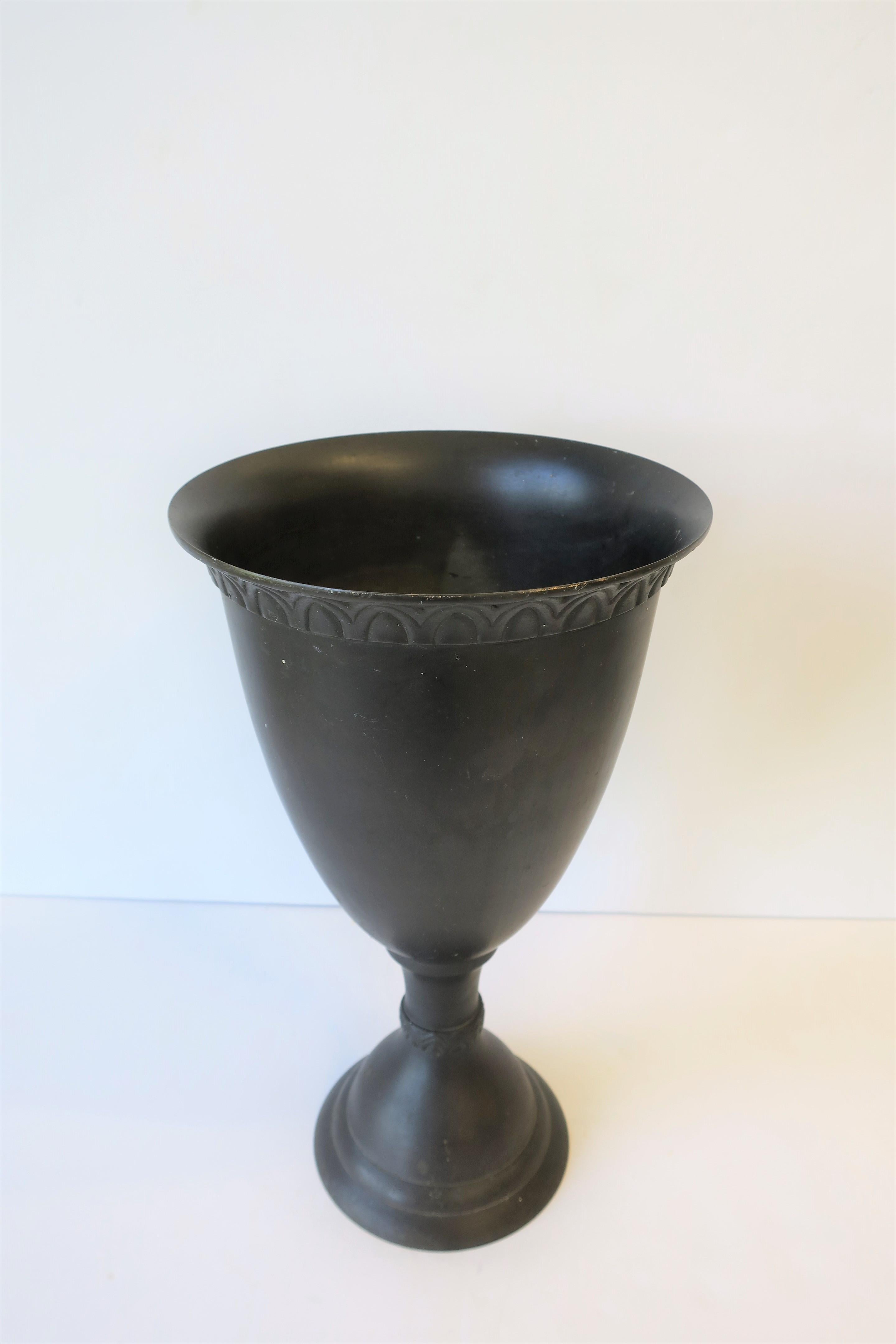 Modern Art Deco Bronze Urn Vase For Sale at 1stDibs | modern bronze ...