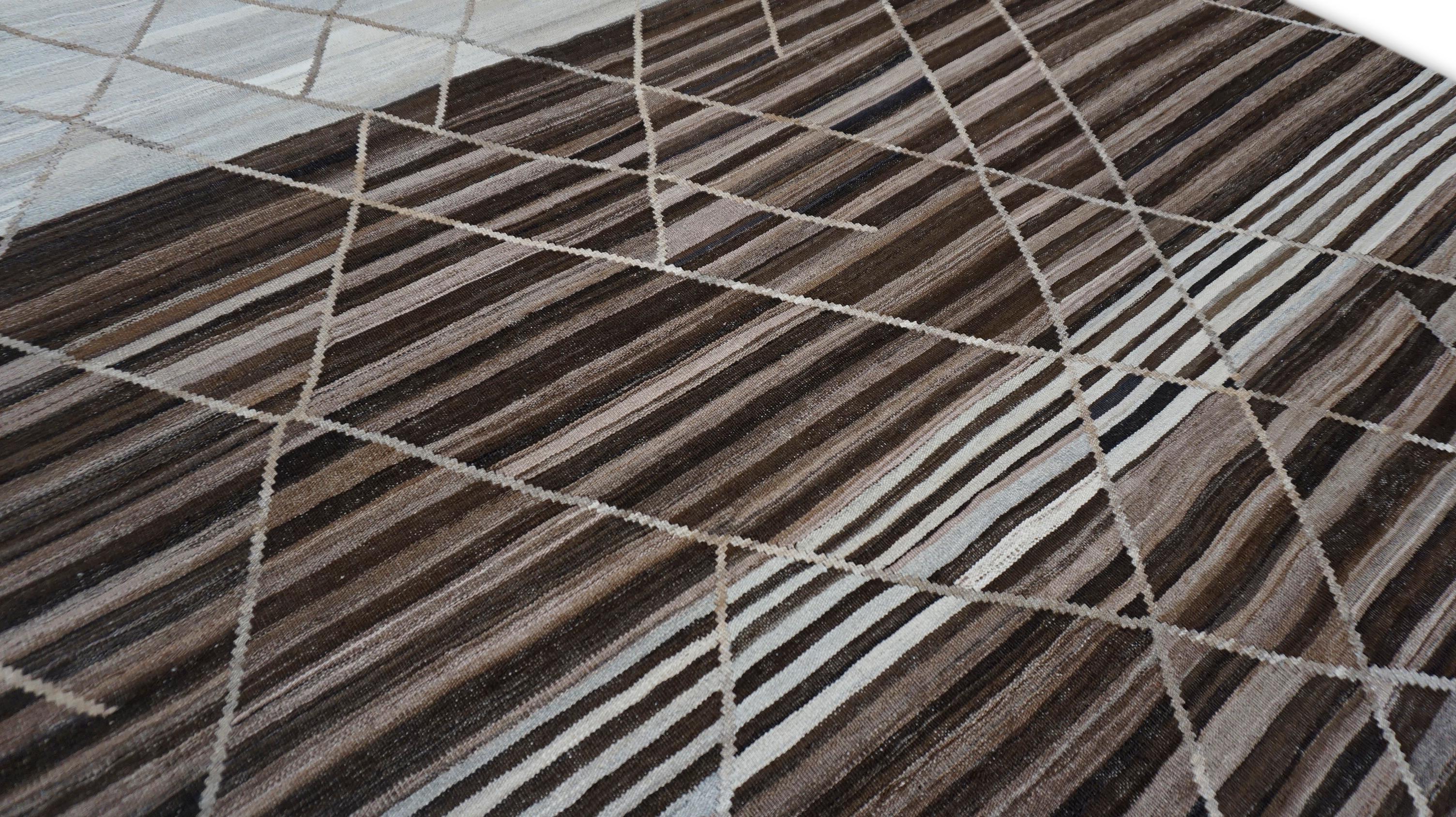 Moderno Rug & Kilim marrone e beige con sovrapposizione a reticolo 8'5''x10' in vendita 4