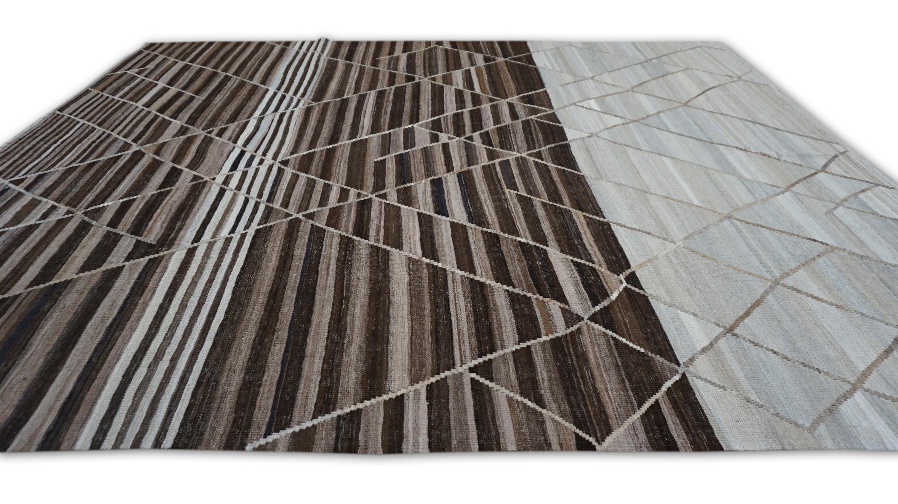 XXI secolo e contemporaneo Moderno Rug & Kilim marrone e beige con sovrapposizione a reticolo 8'5''x10' in vendita