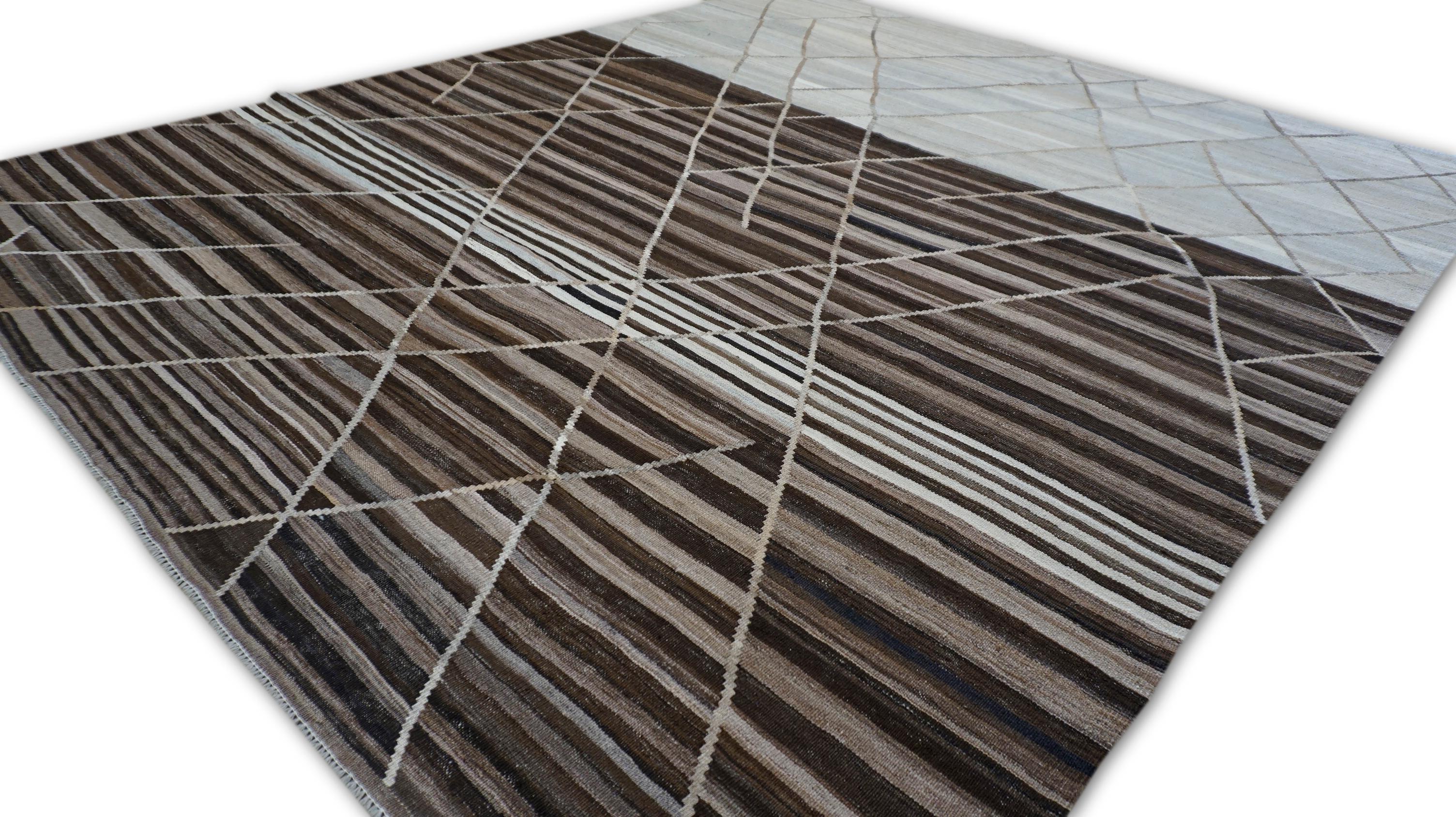 Lana Moderno Rug & Kilim marrone e beige con sovrapposizione a reticolo 8'5''x10' in vendita