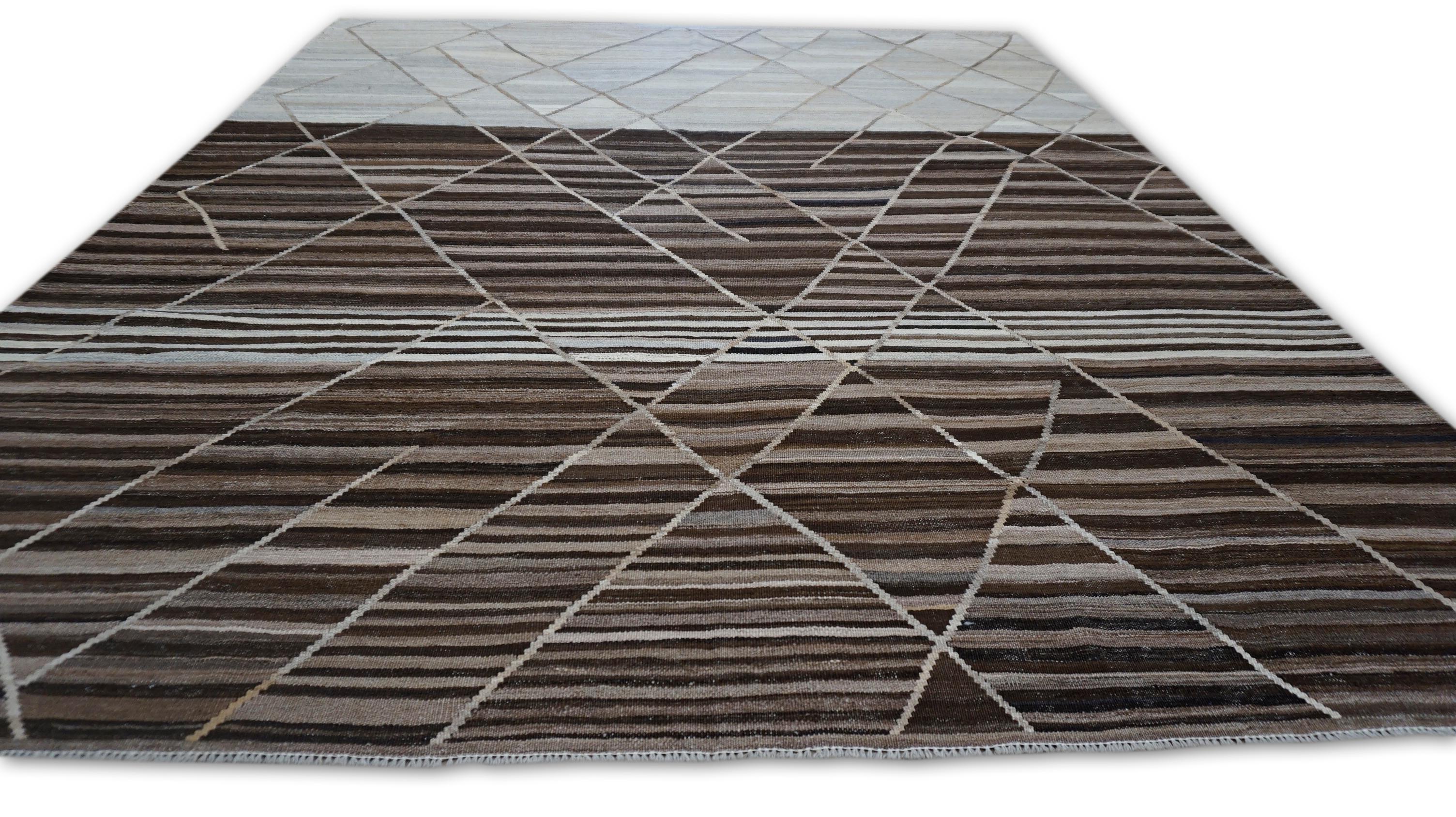 Moderno Rug & Kilim marrone e beige con sovrapposizione a reticolo 8'5''x10' in vendita 1