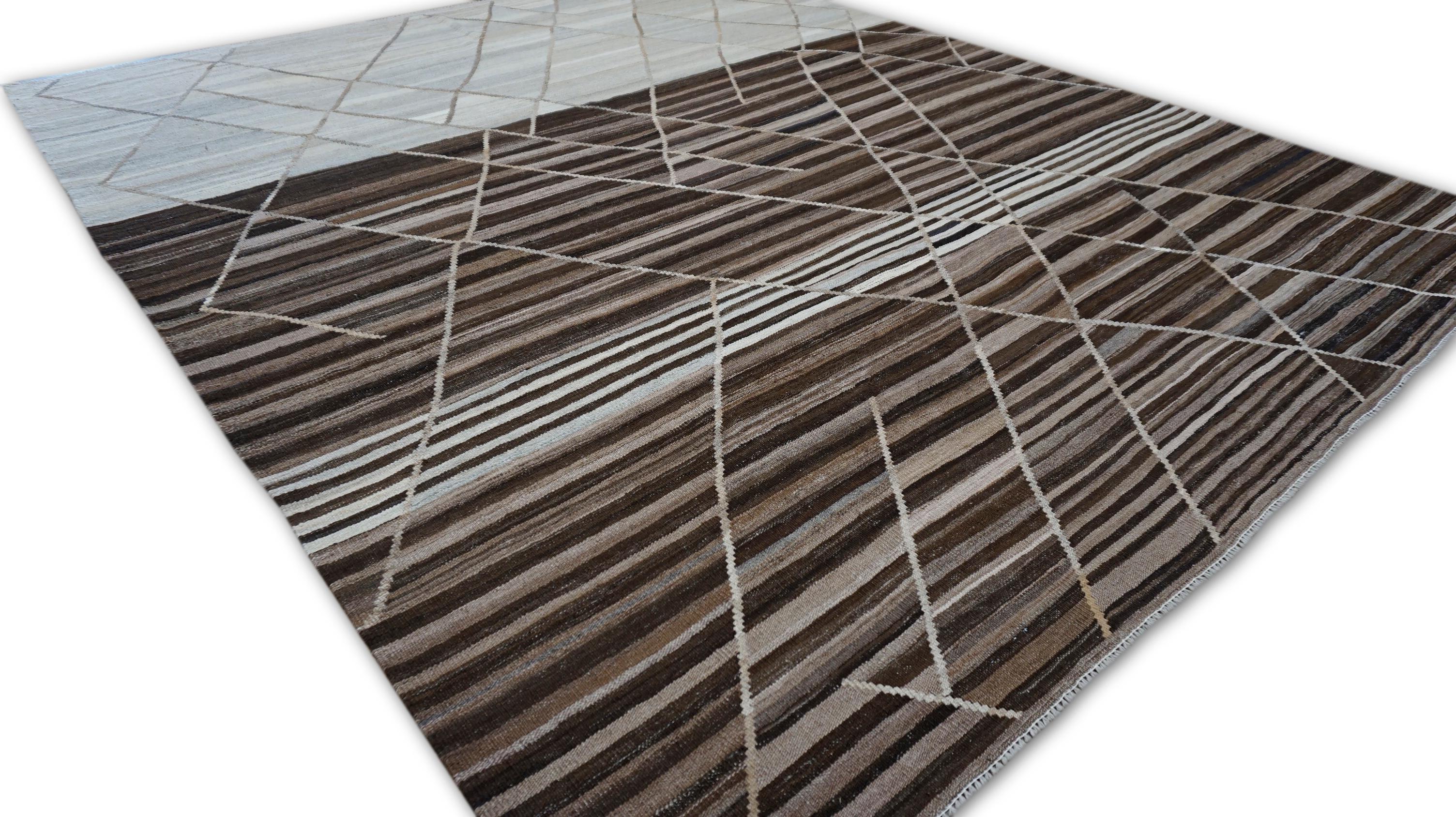 Moderno Rug & Kilim marrone e beige con sovrapposizione a reticolo 8'5''x10' in vendita 2