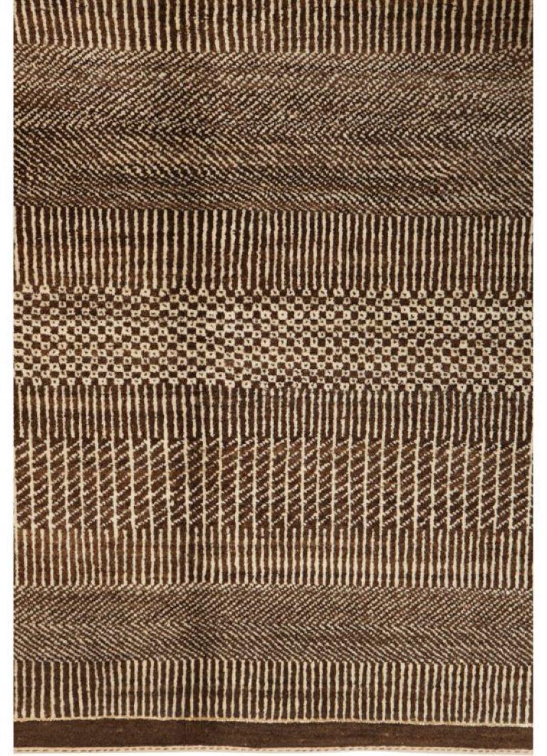 Lana Tappeto persiano moderno in lana marrone e crema, 8' x 10' in vendita