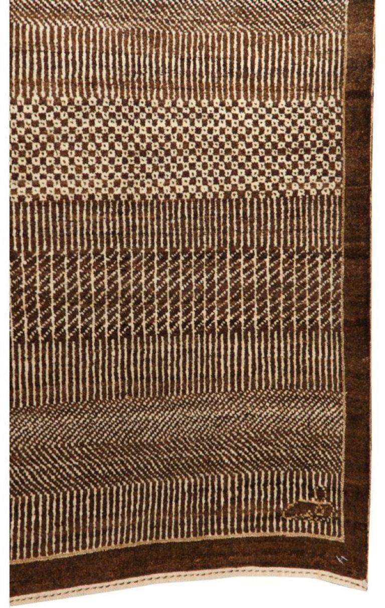 Tappeto persiano moderno in lana marrone e crema, 8' x 10' in vendita 1