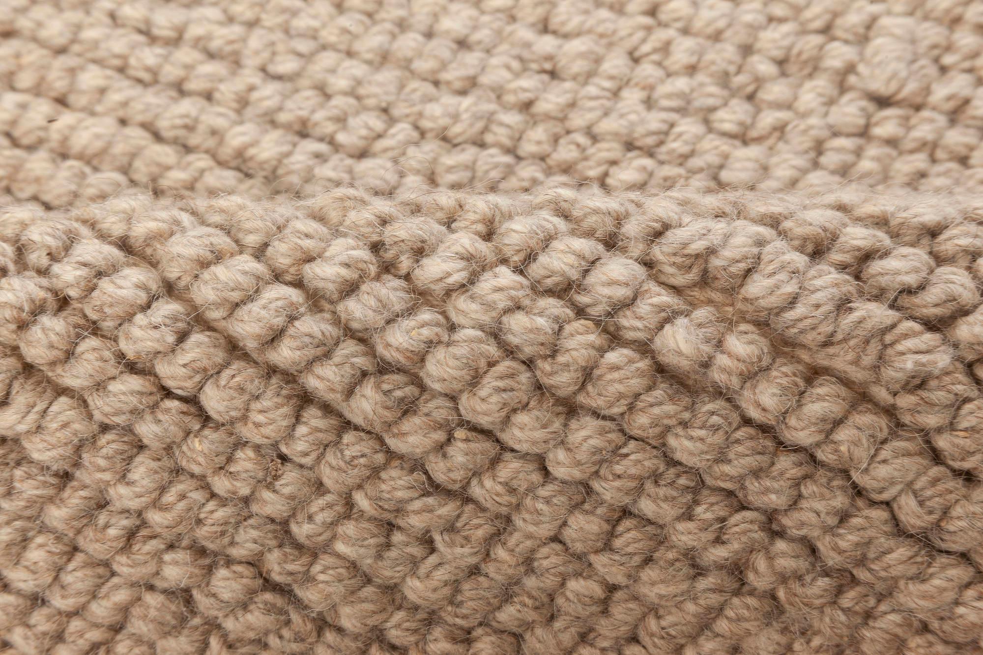 Tapis moderne en laine tressée marron par Doris Leslie Blau
Taille : 276 × 381 cm (9'1