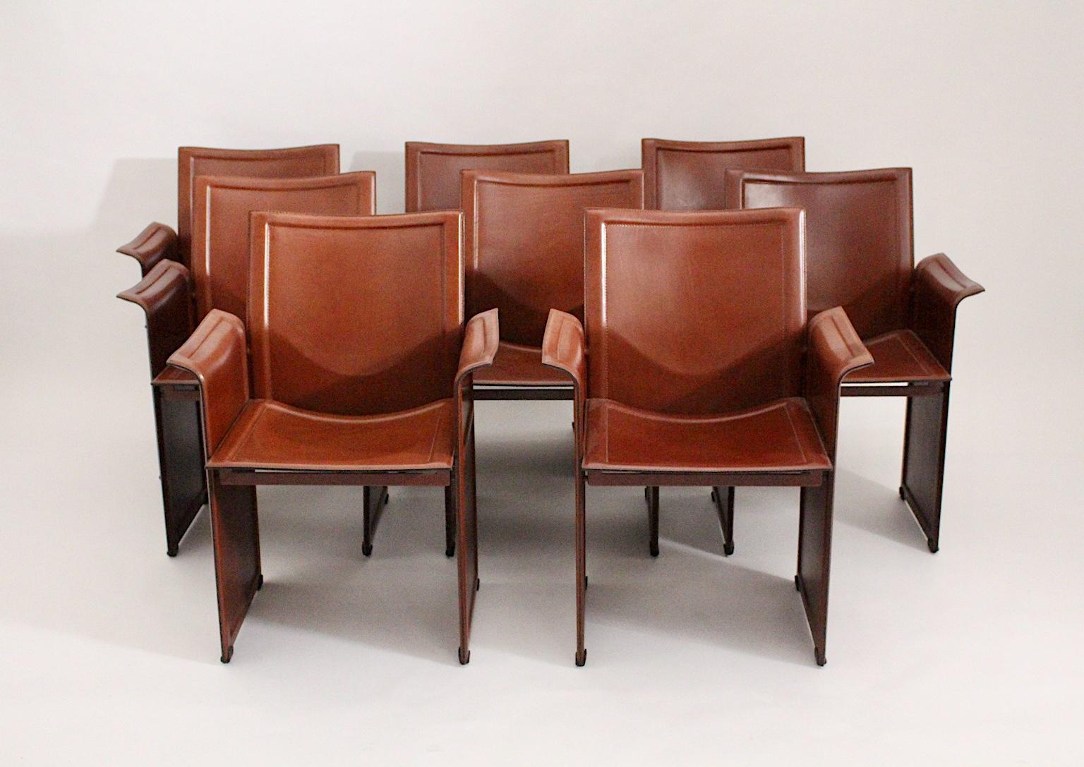Ocho sillas de comedor modernas de cuero marrón chocolate Tito Agnoli , 1979 en Bueno estado para la venta en Vienna, AT