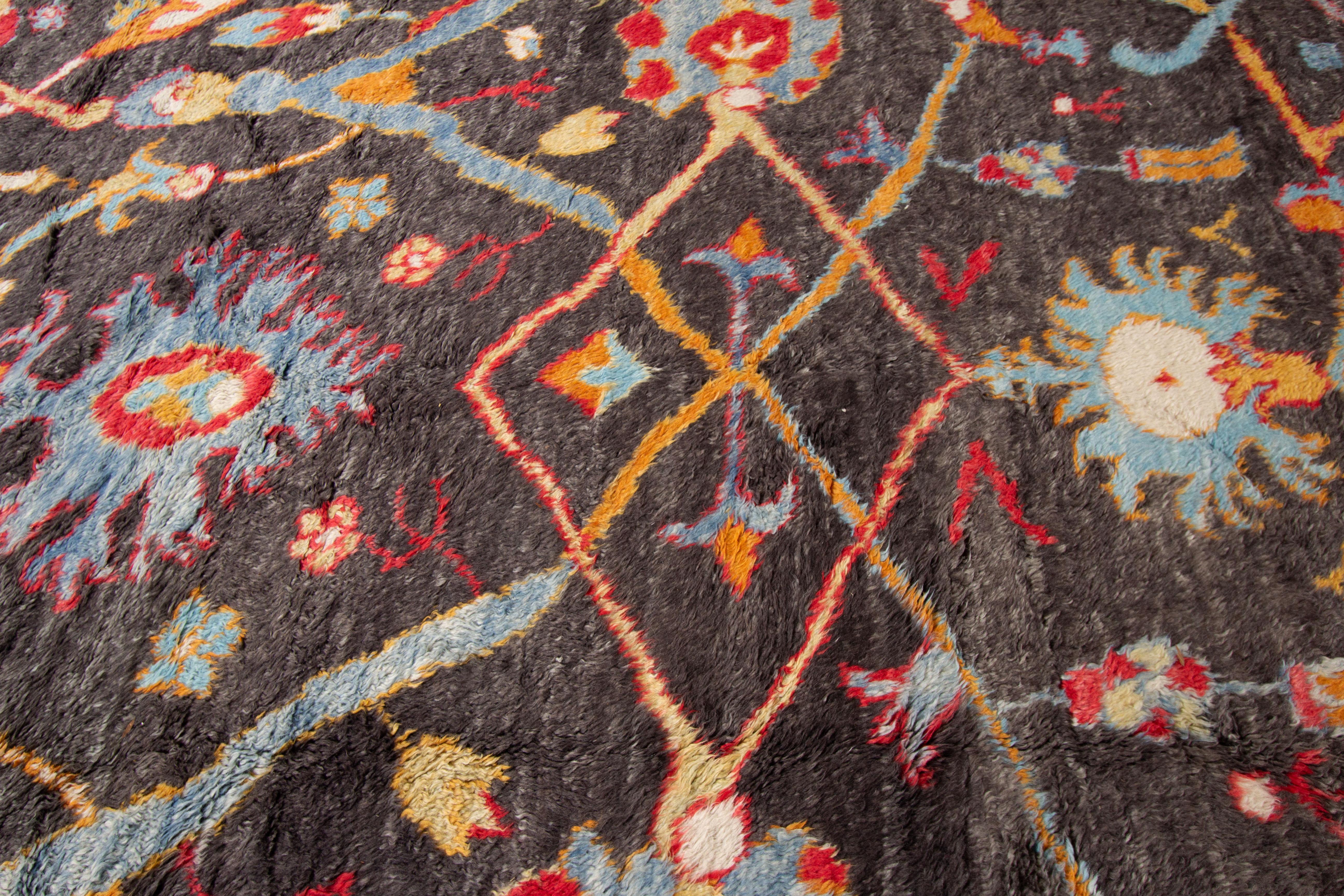 XXIe siècle et contemporain Tapis moderne en laine marron de style marocain, fait à la main, à motifs floraux multicolores en vente