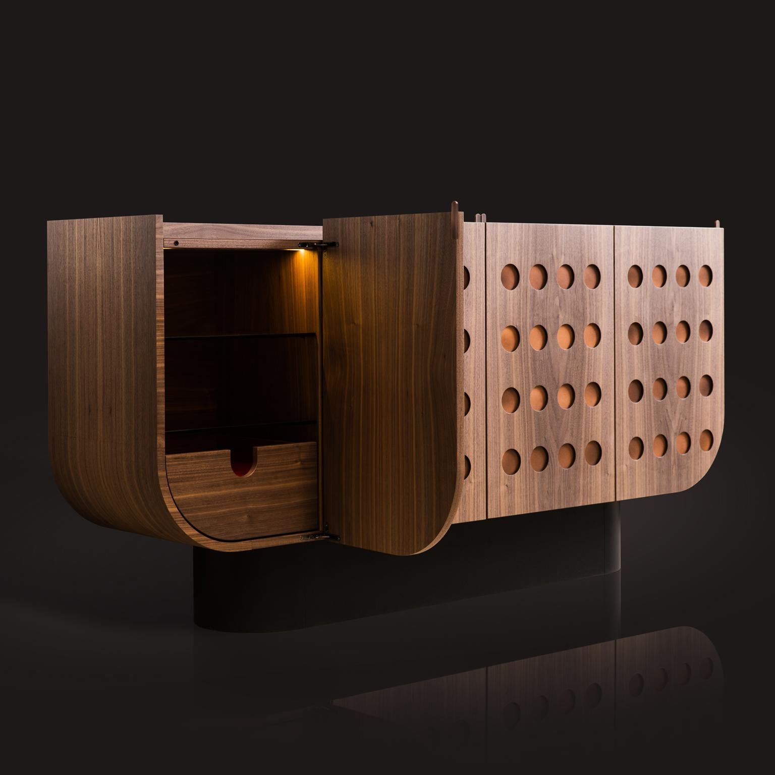 Modernes Brown Holz Nussbaum Bronze Kabinett im Angebot 6