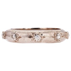 Bague moderne en or blanc brossé 18 carats avec diamants