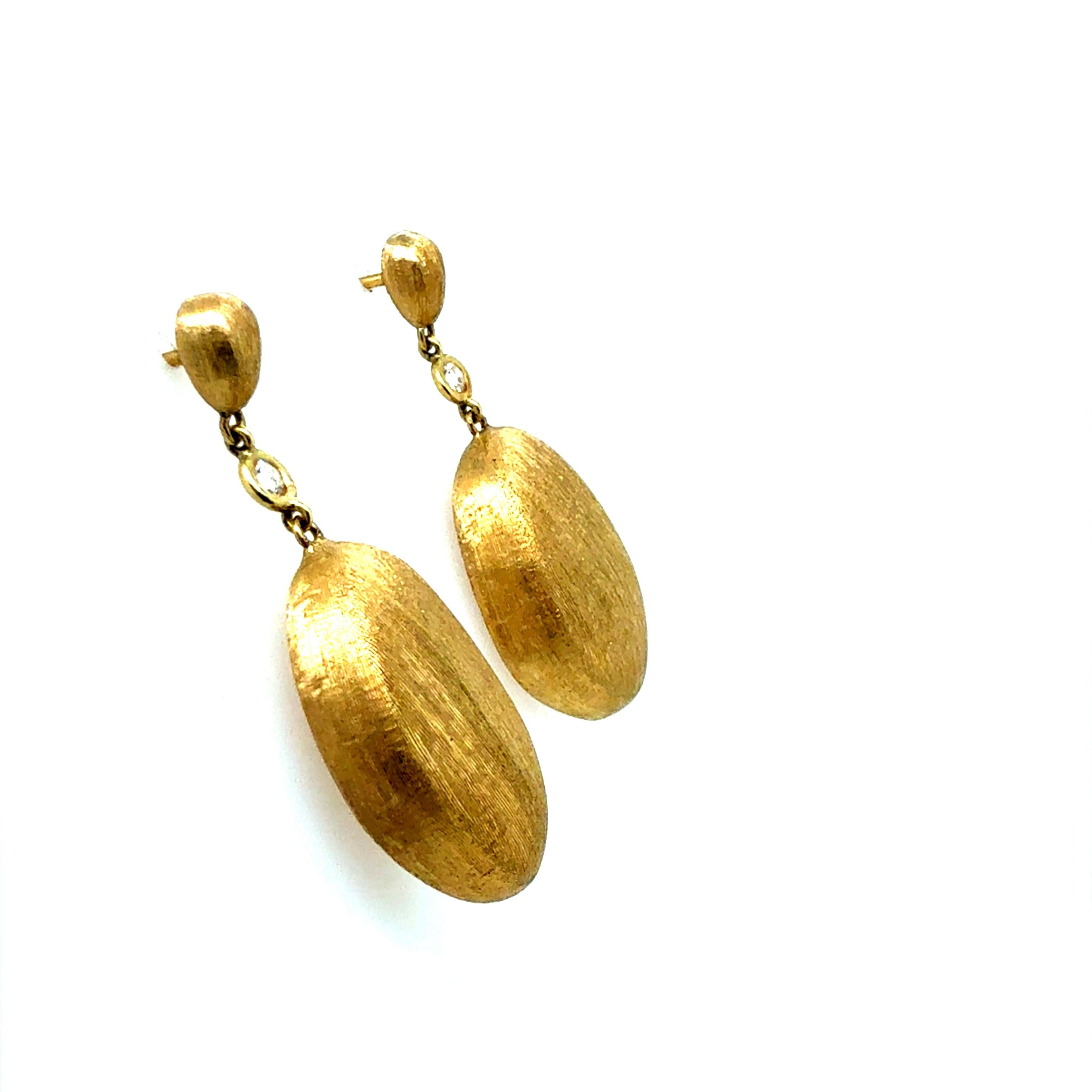 Moderne Tropfenohrringe aus gebürstetem Gold und natürlichen Diamanten von Marco Bicego, Italien im Zustand „Gut“ im Angebot in Los Angeles, CA
